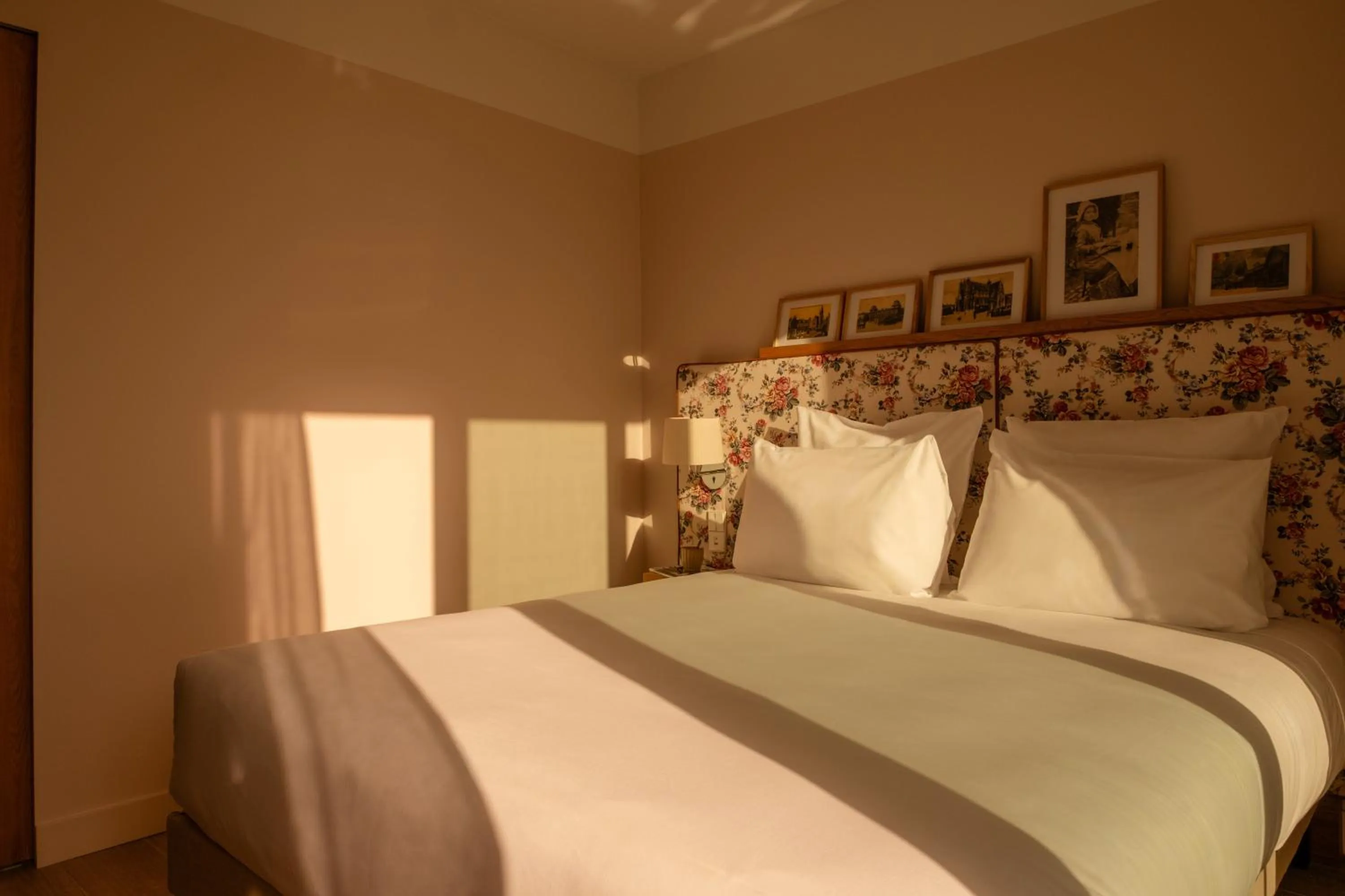 Bed in 9Hotel Chelton