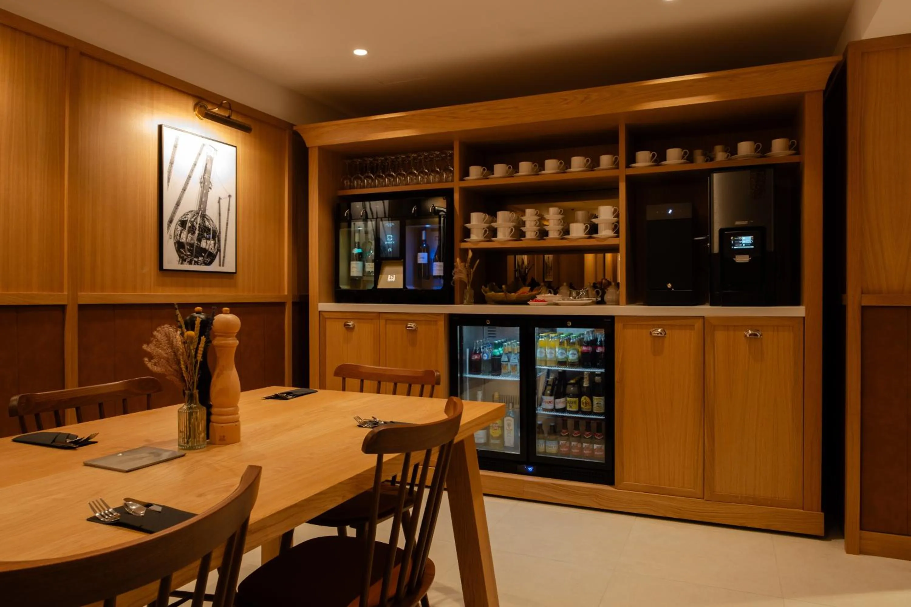 Lounge or bar in 9Hotel Chelton