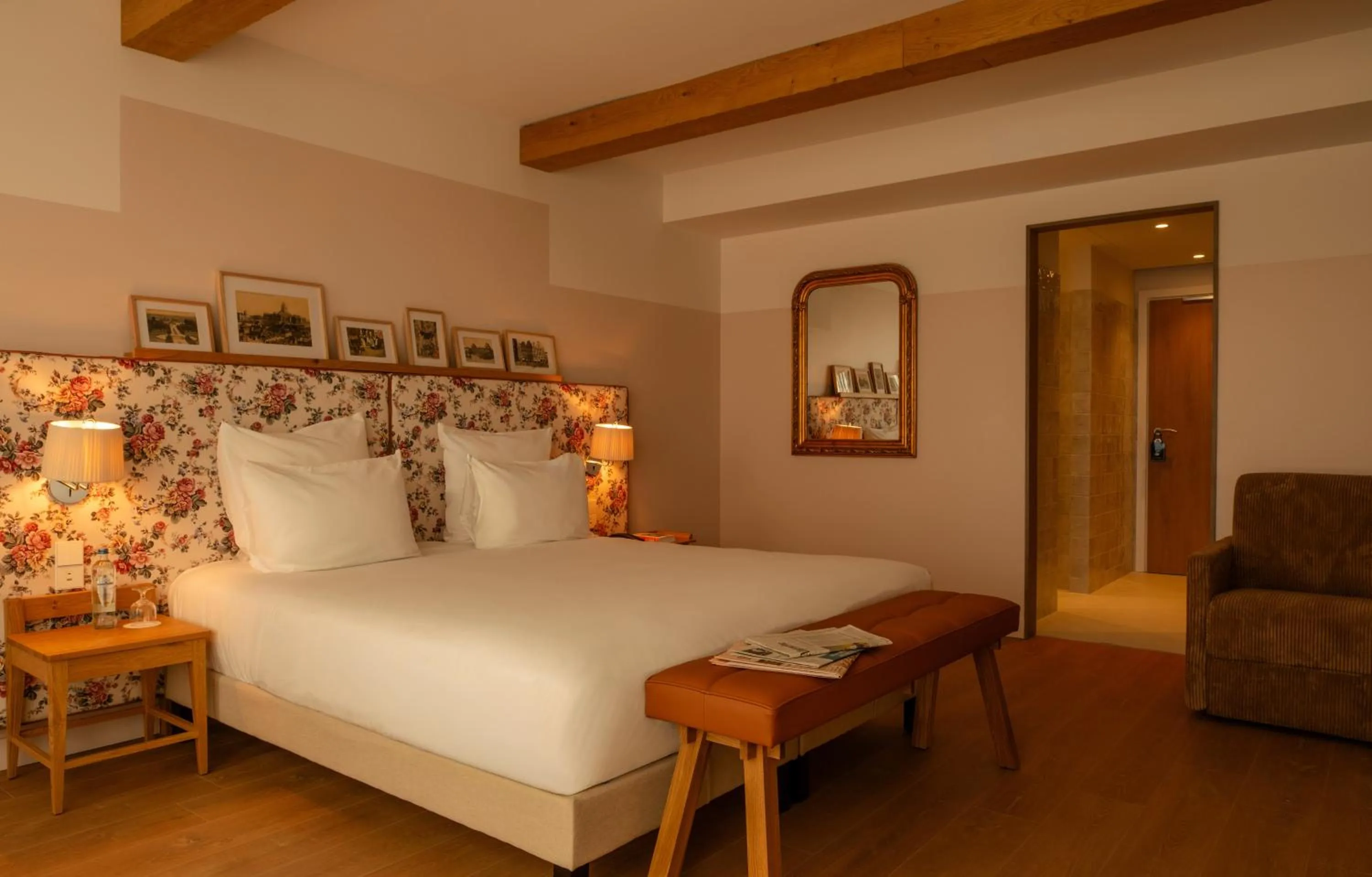 Bed in 9Hotel Chelton