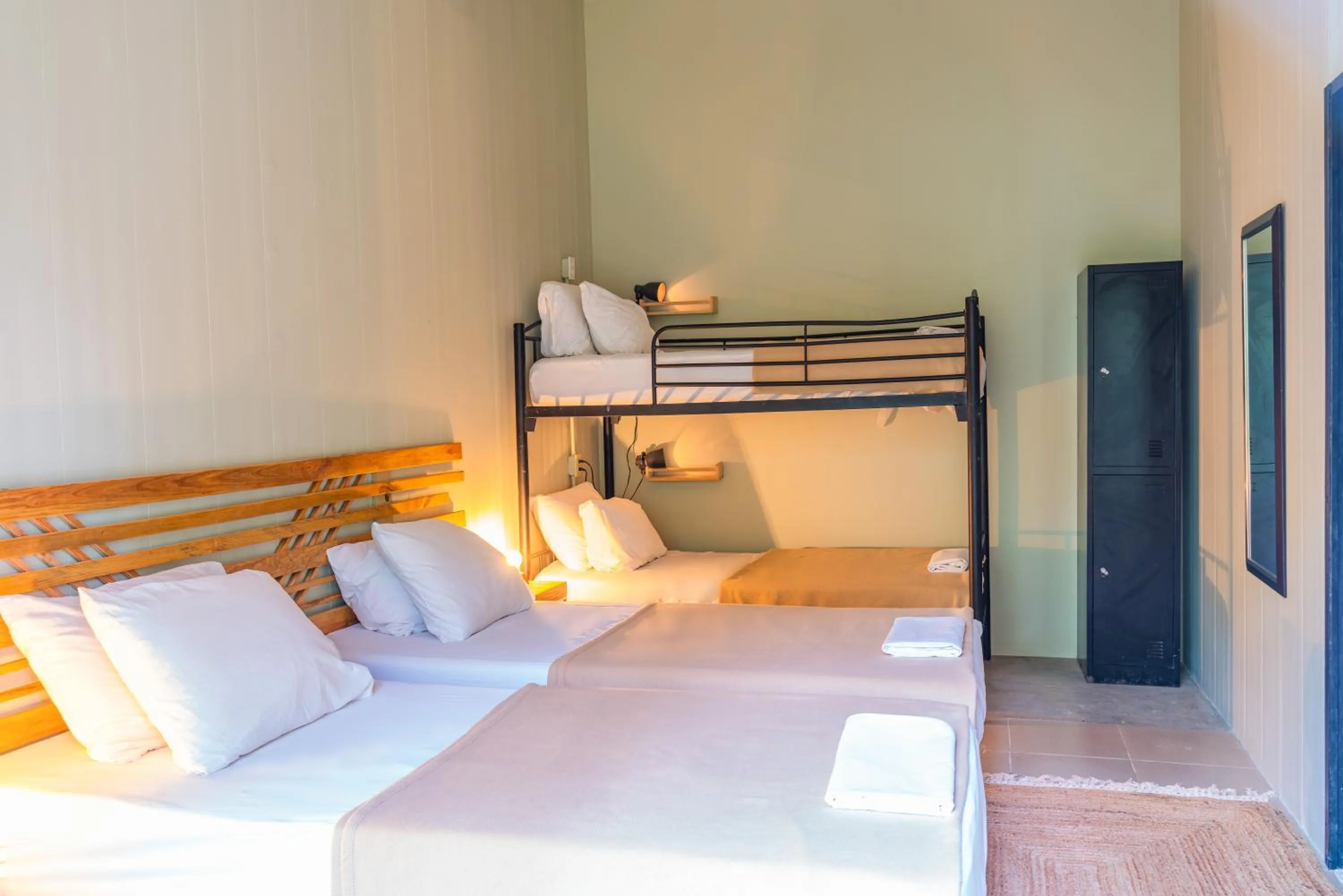 bunk bed in Socialtel Red Frog