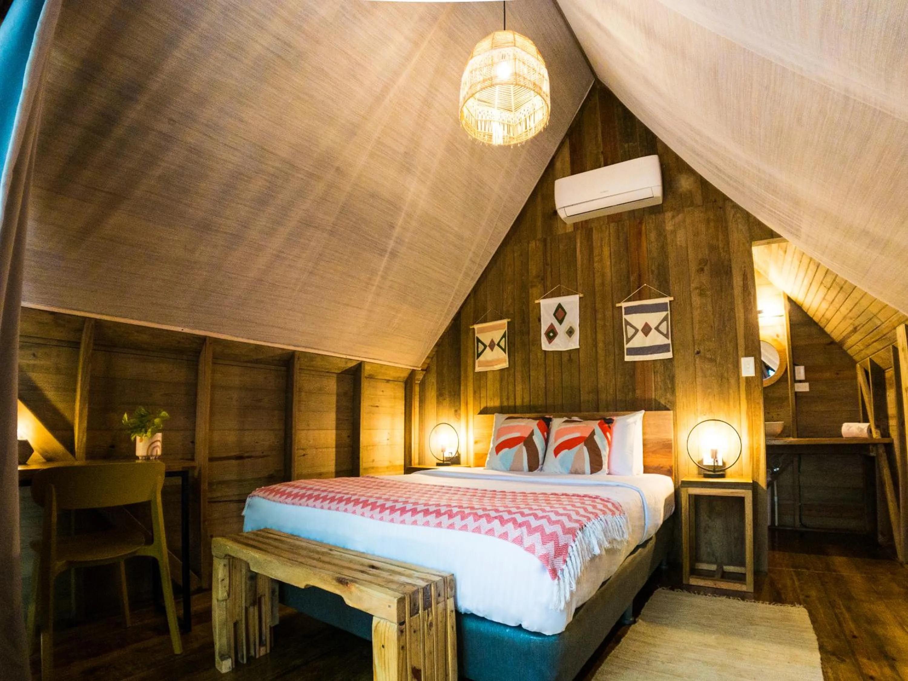 Bedroom in Socialtel Red Frog