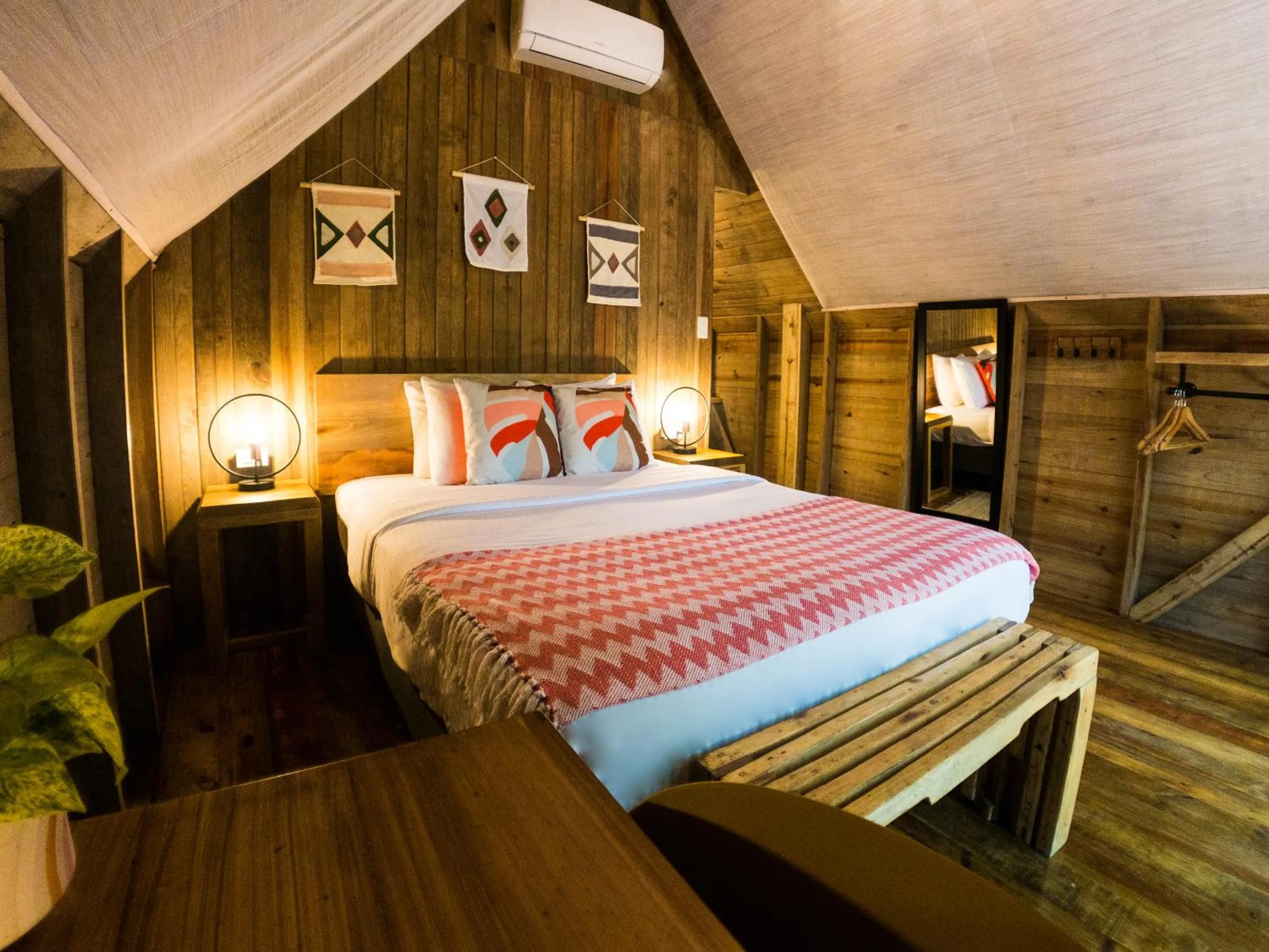 Bedroom in Socialtel Red Frog