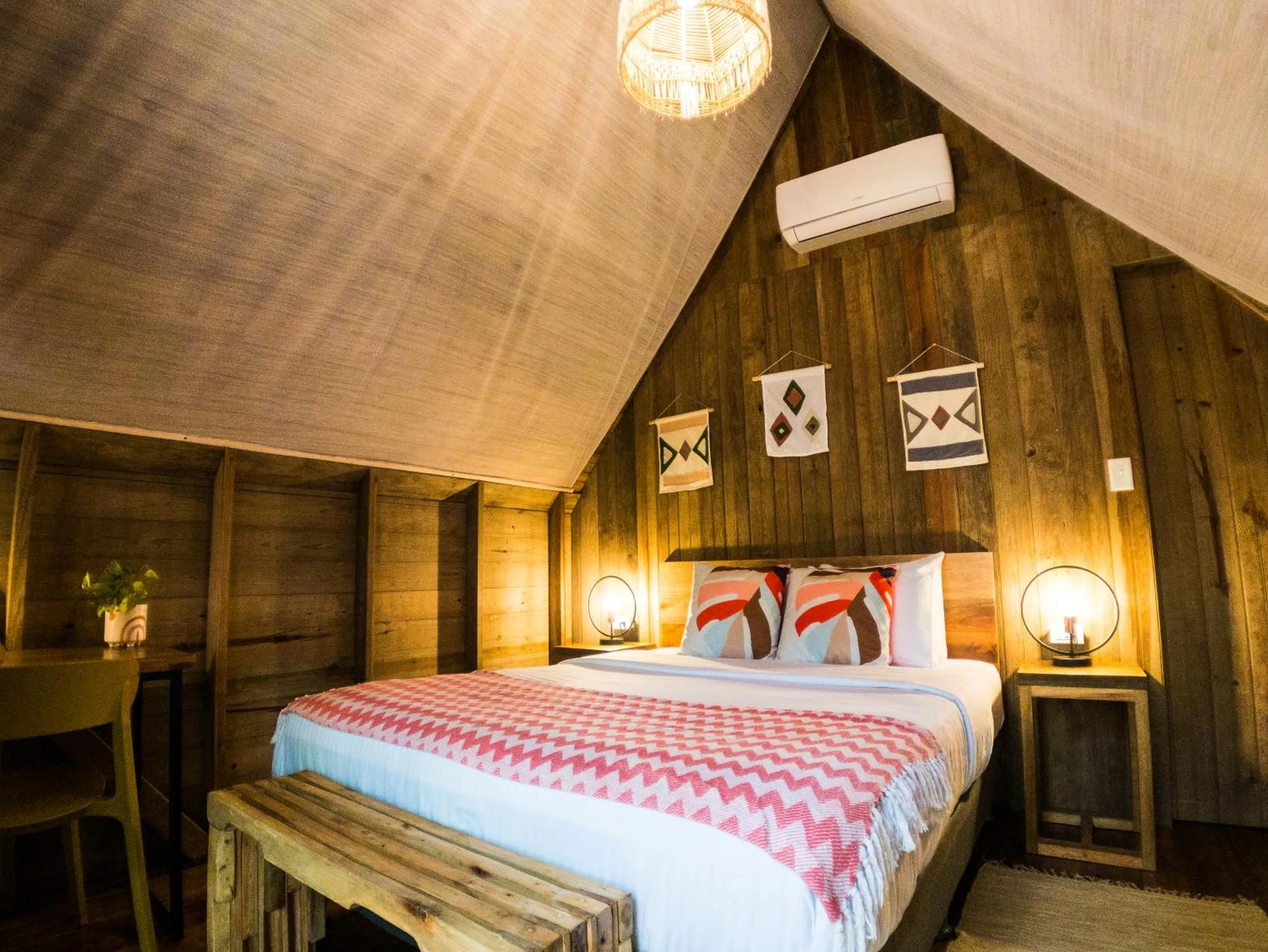 Bedroom in Socialtel Red Frog