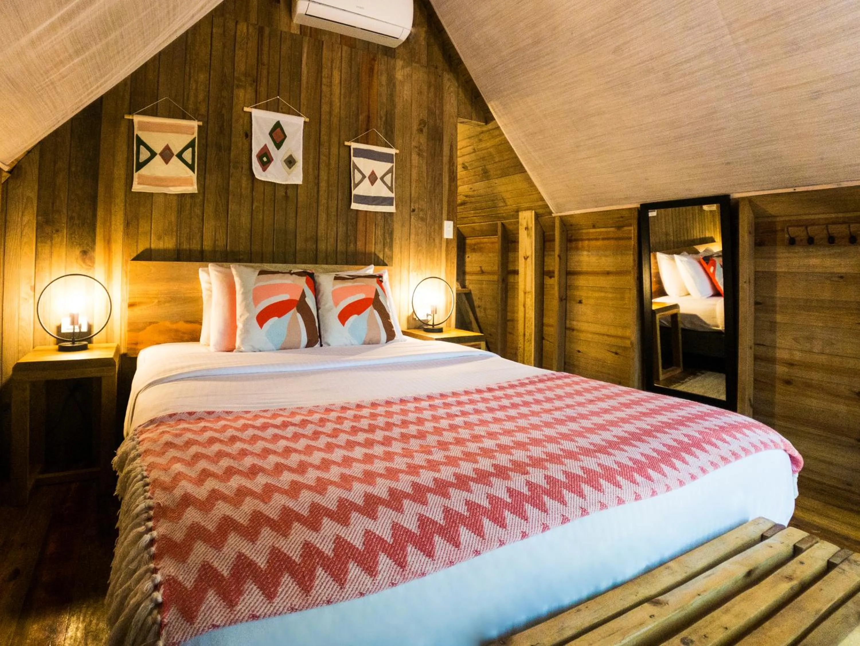 Bedroom in Socialtel Red Frog