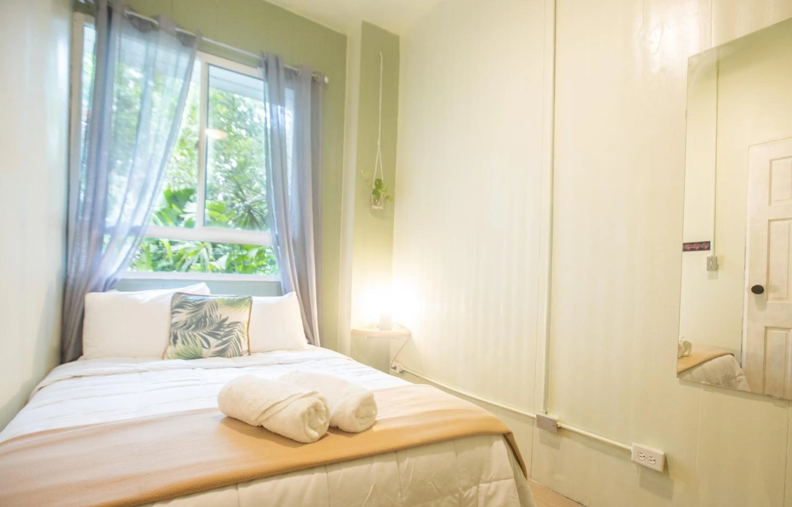 Bedroom in Socialtel Red Frog