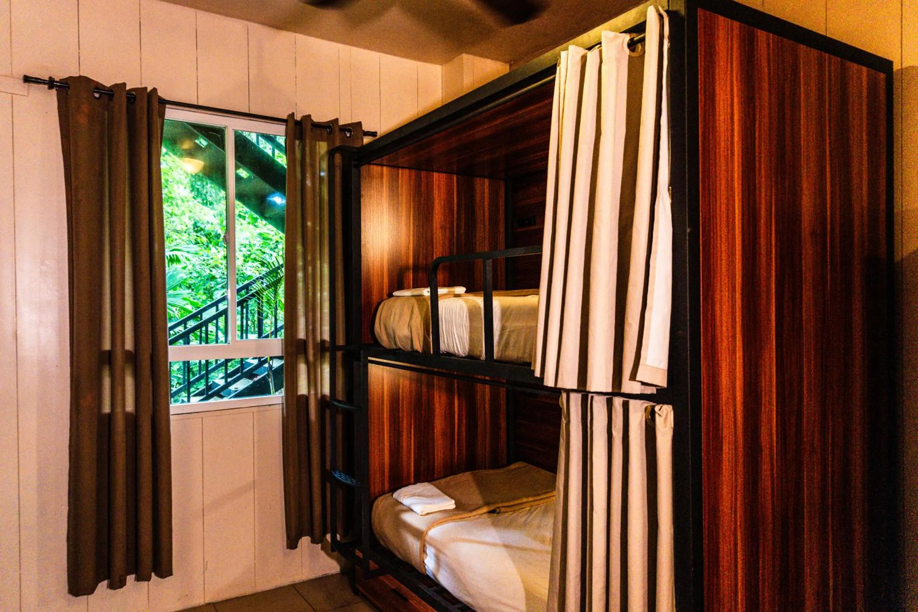 Bedroom in Socialtel Red Frog