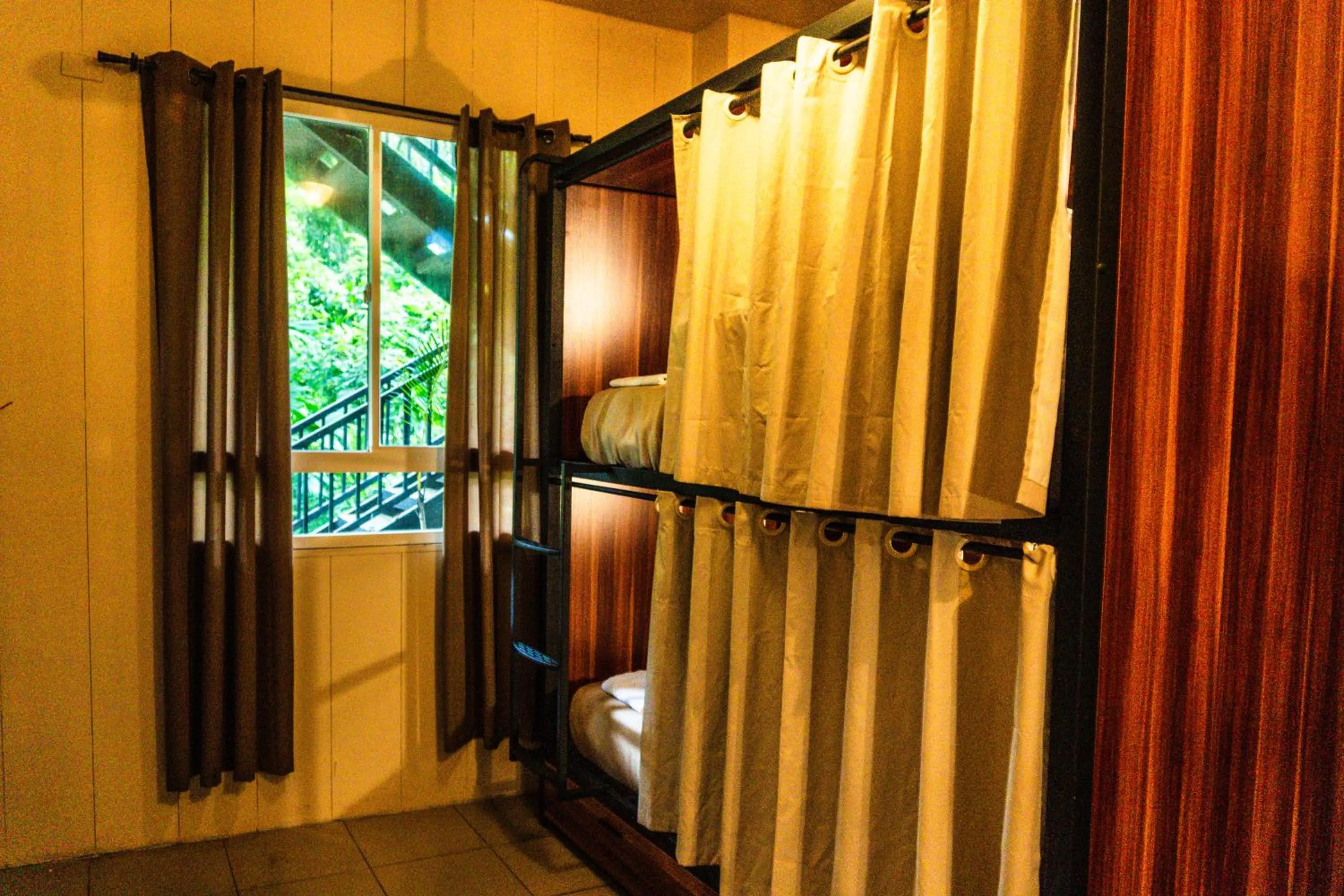 Bedroom in Socialtel Red Frog