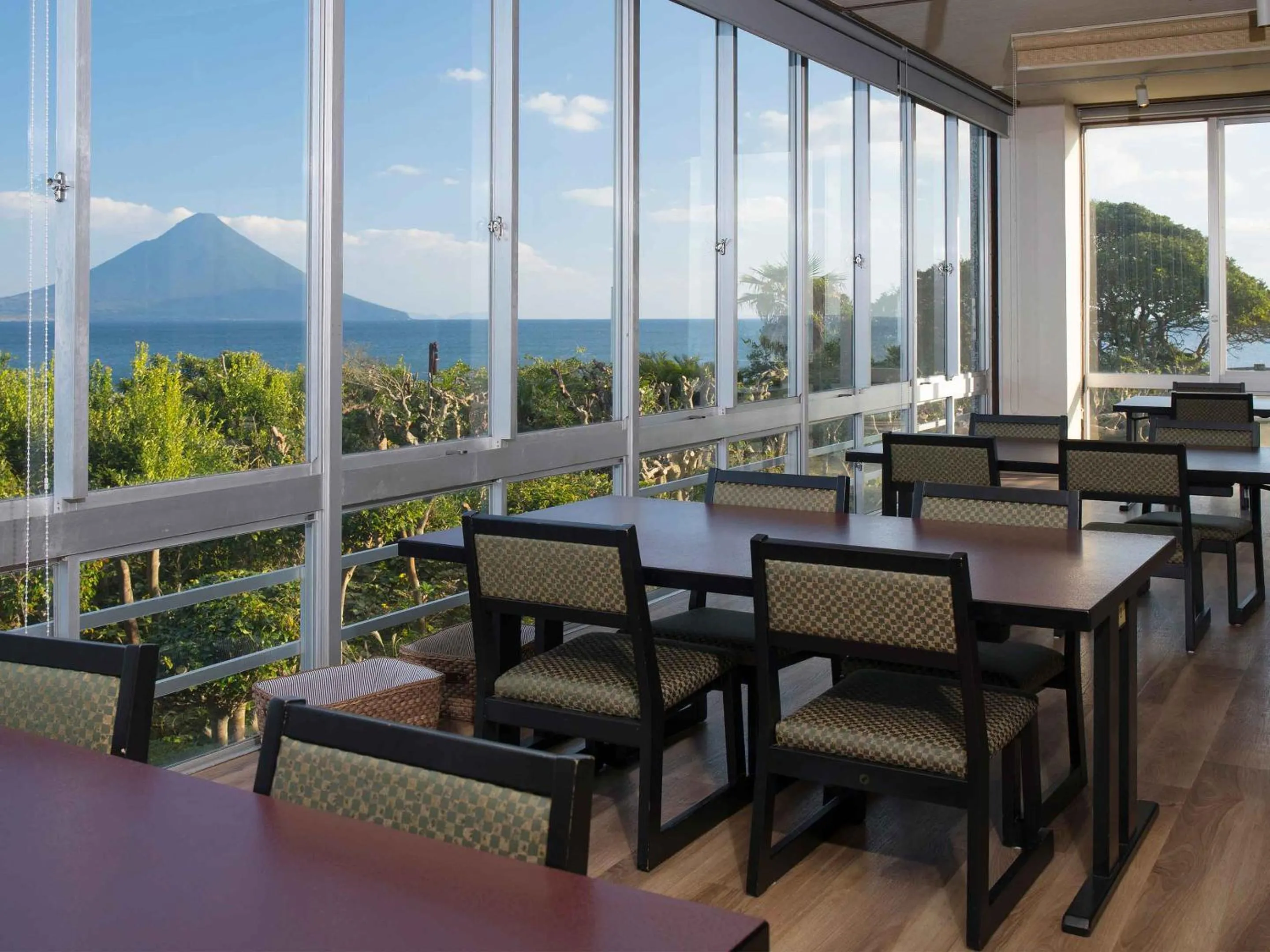 Restaurant/places to eat in Iseebisou