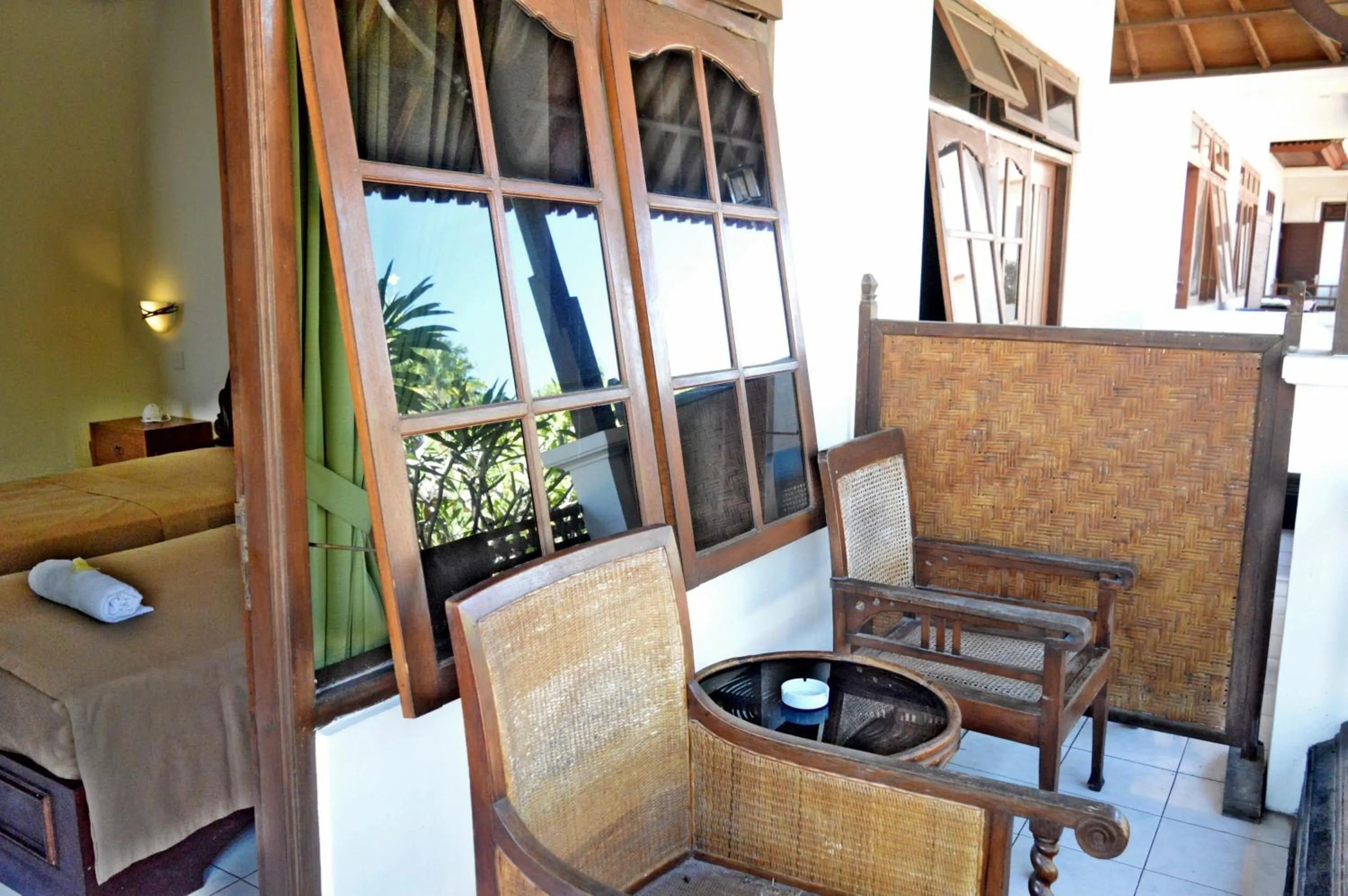 Patio in Yulia 2 Homestay Sanur