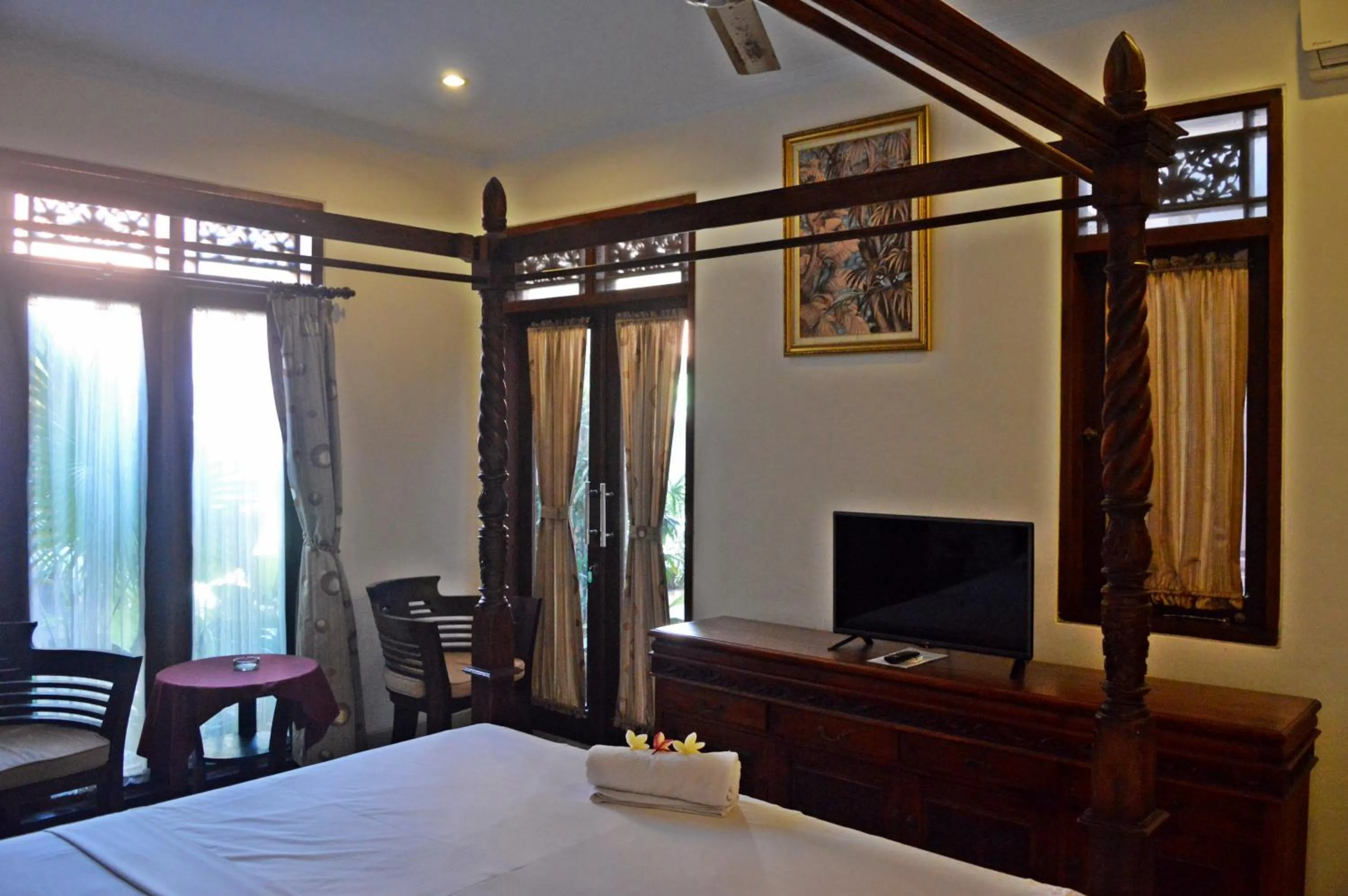 TV and multimedia, Bed in Yulia 2 Homestay Sanur
