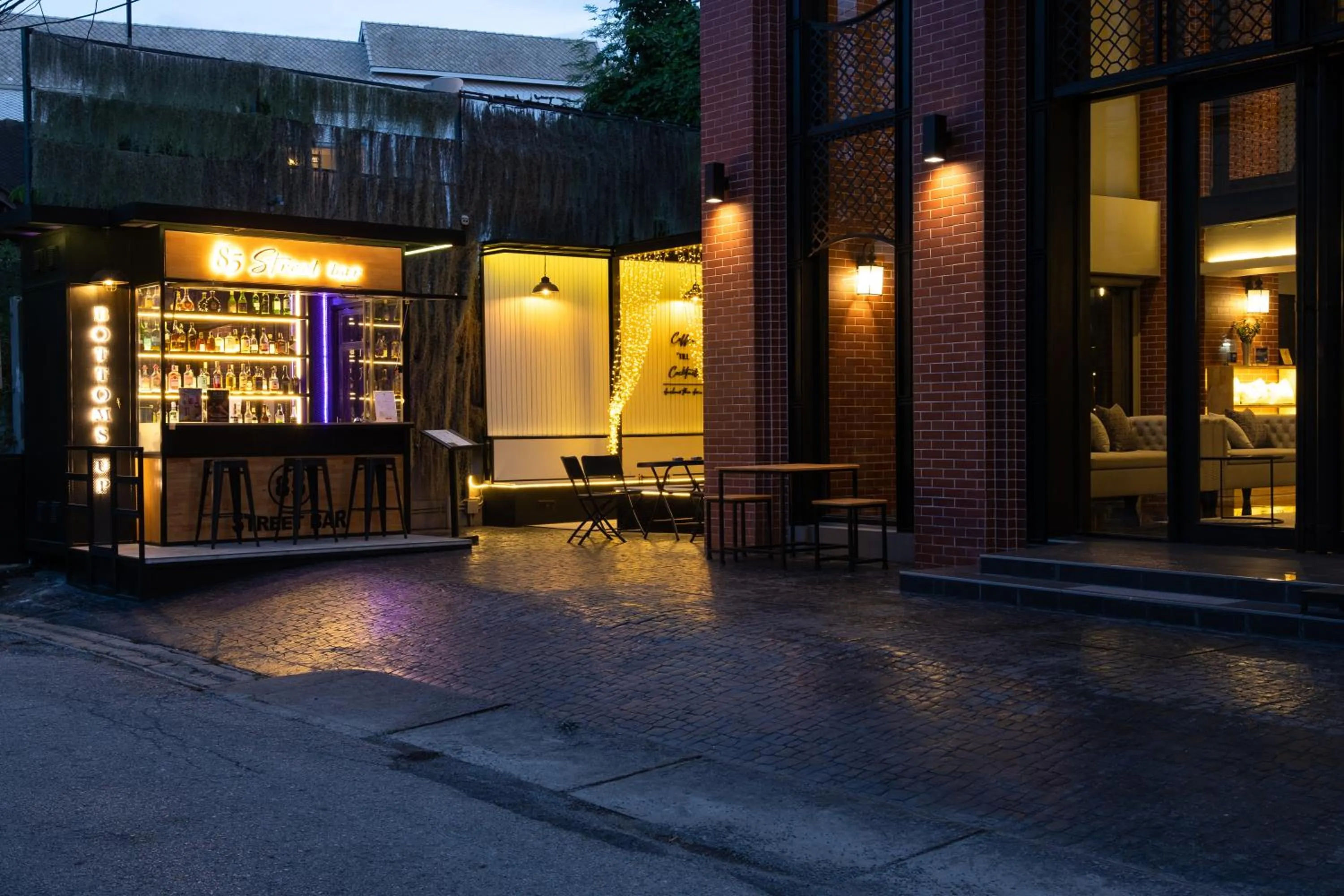 Lounge or bar in De Chai the Deco Chiang Mai - SHA Plus