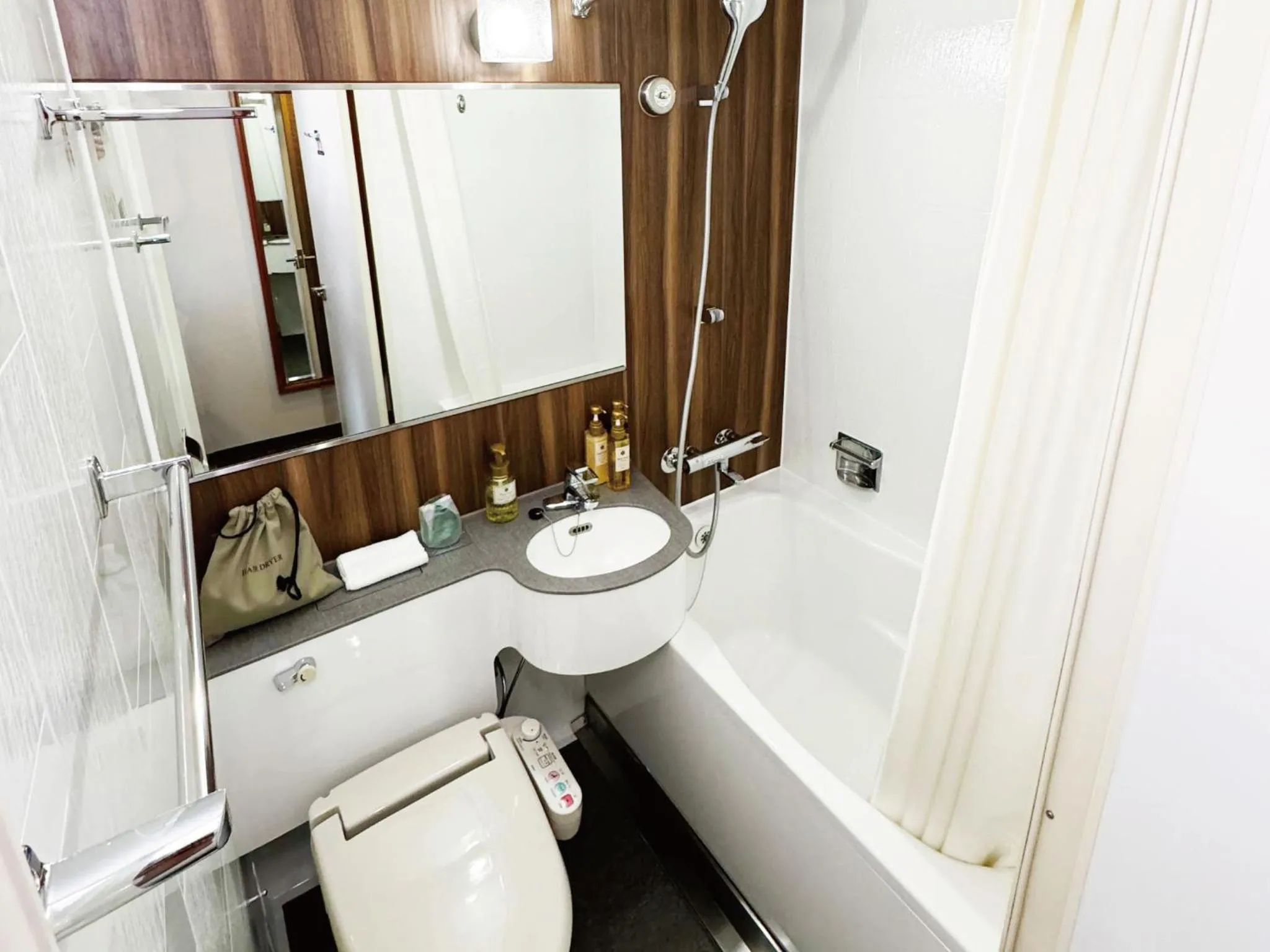 Bathroom in Hotel Arstainn