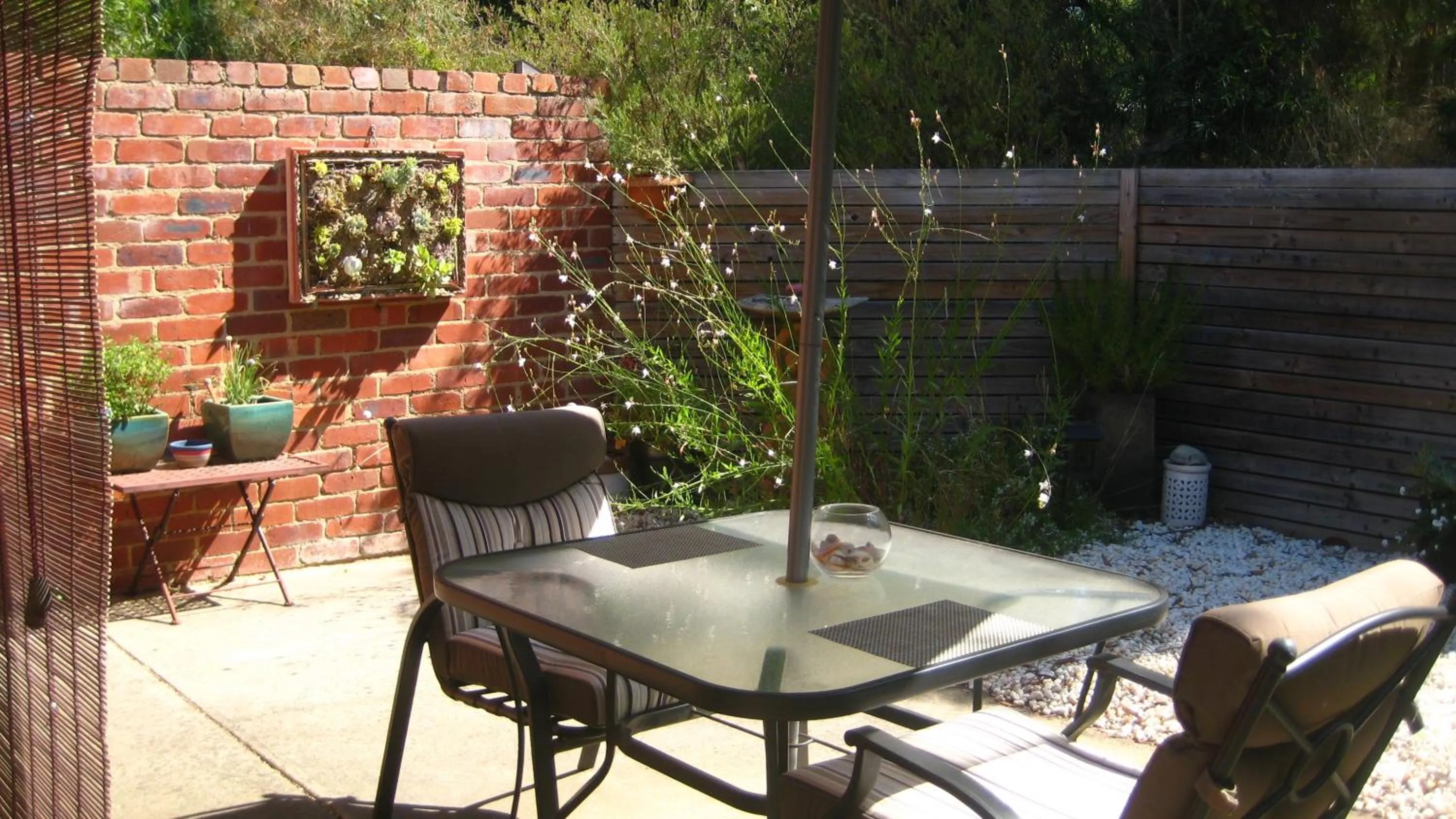 Garden in TorquayToongahra BnB