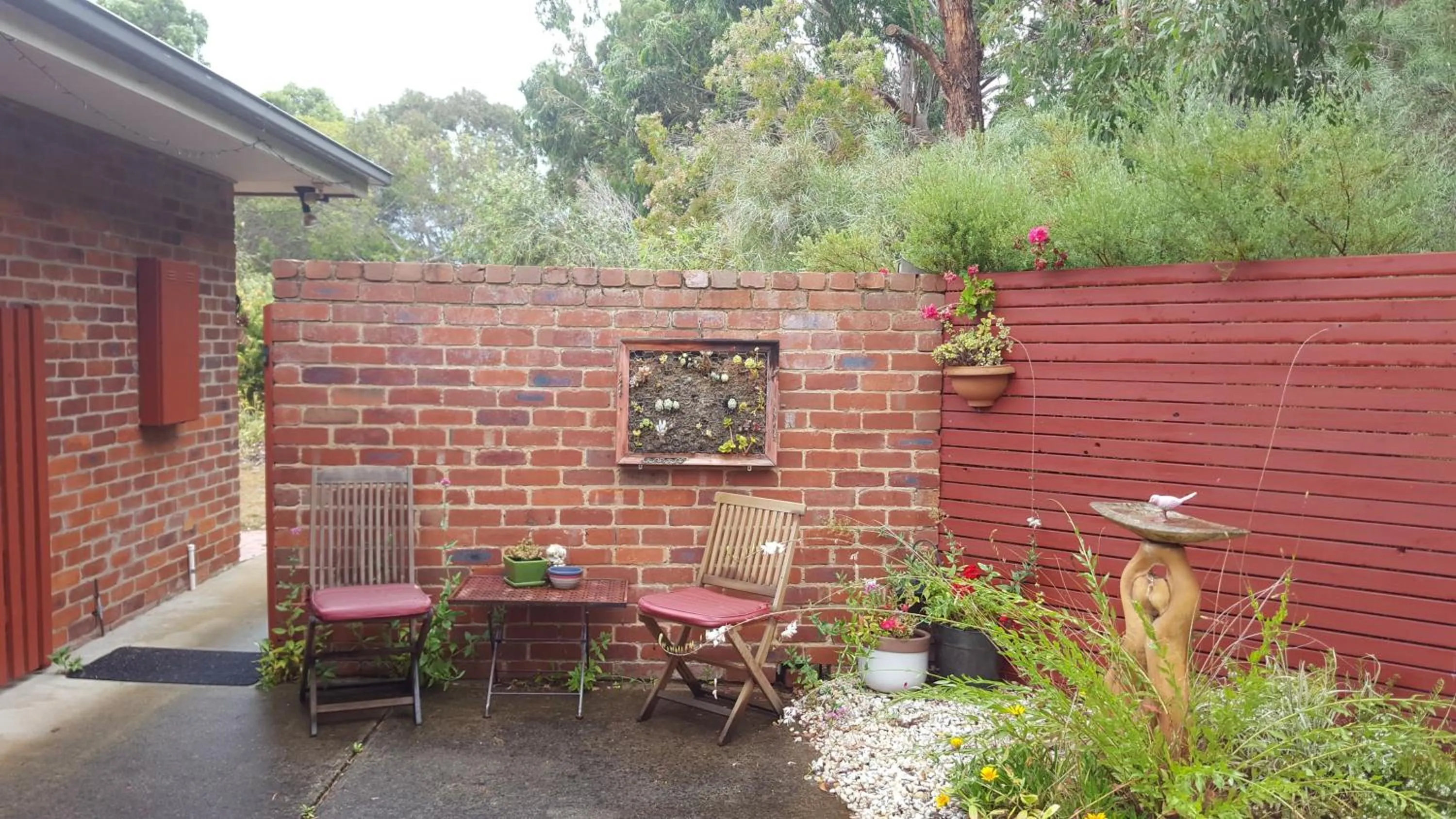 Garden in TorquayToongahra BnB