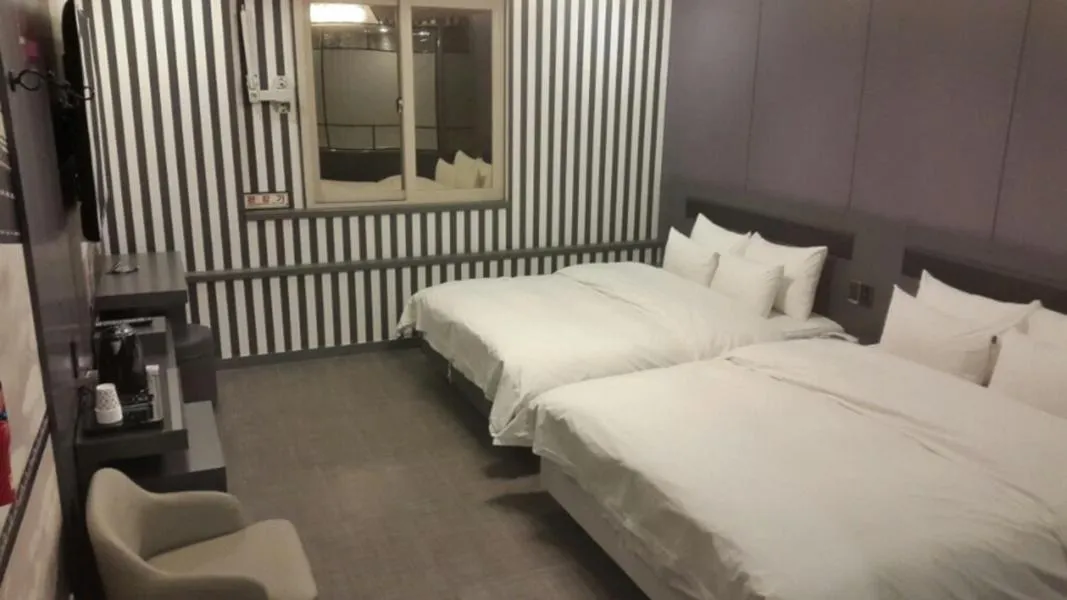 Bed in Jinju Kai Hotel