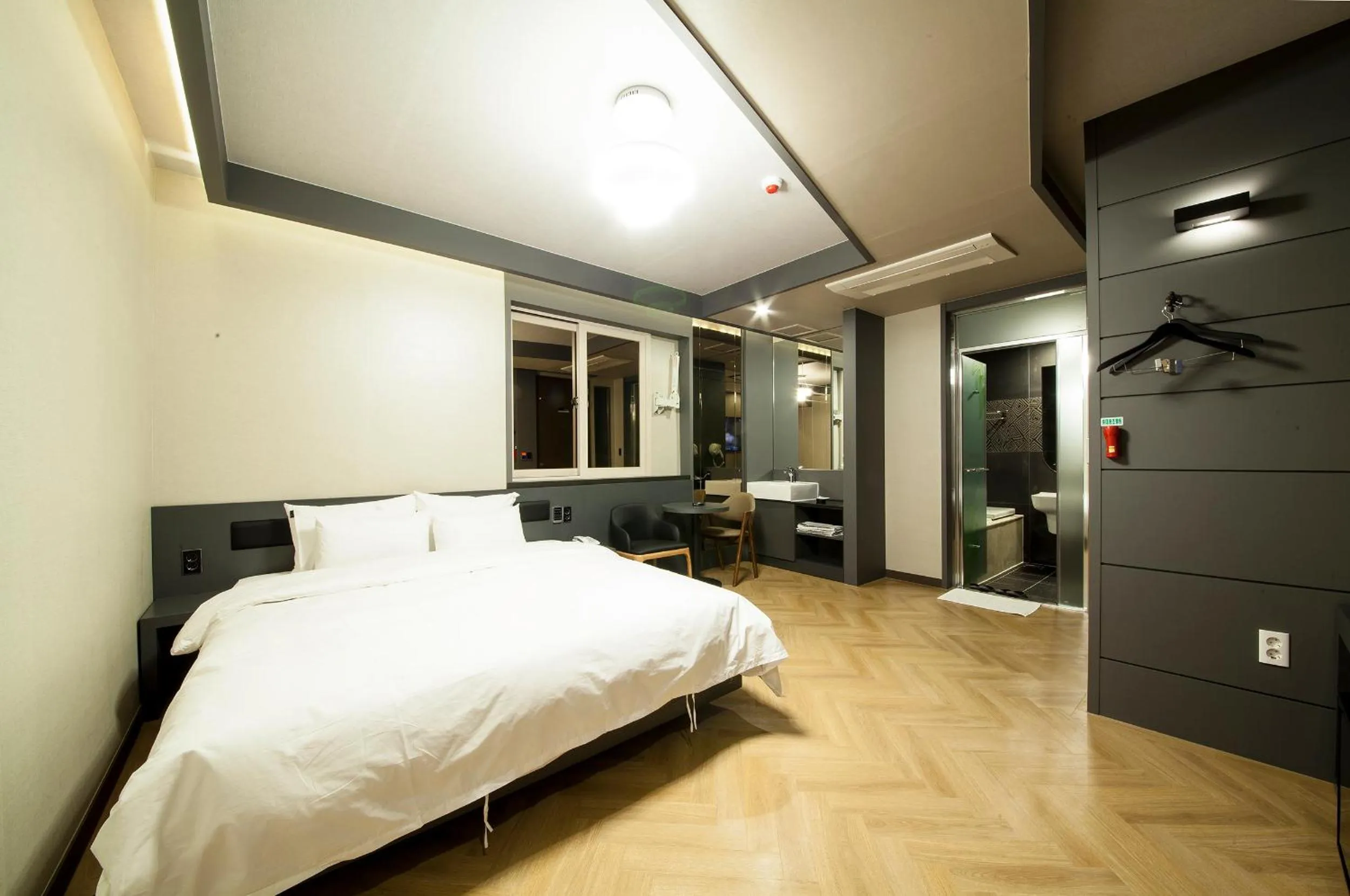 Bed in Jinju Kai Hotel