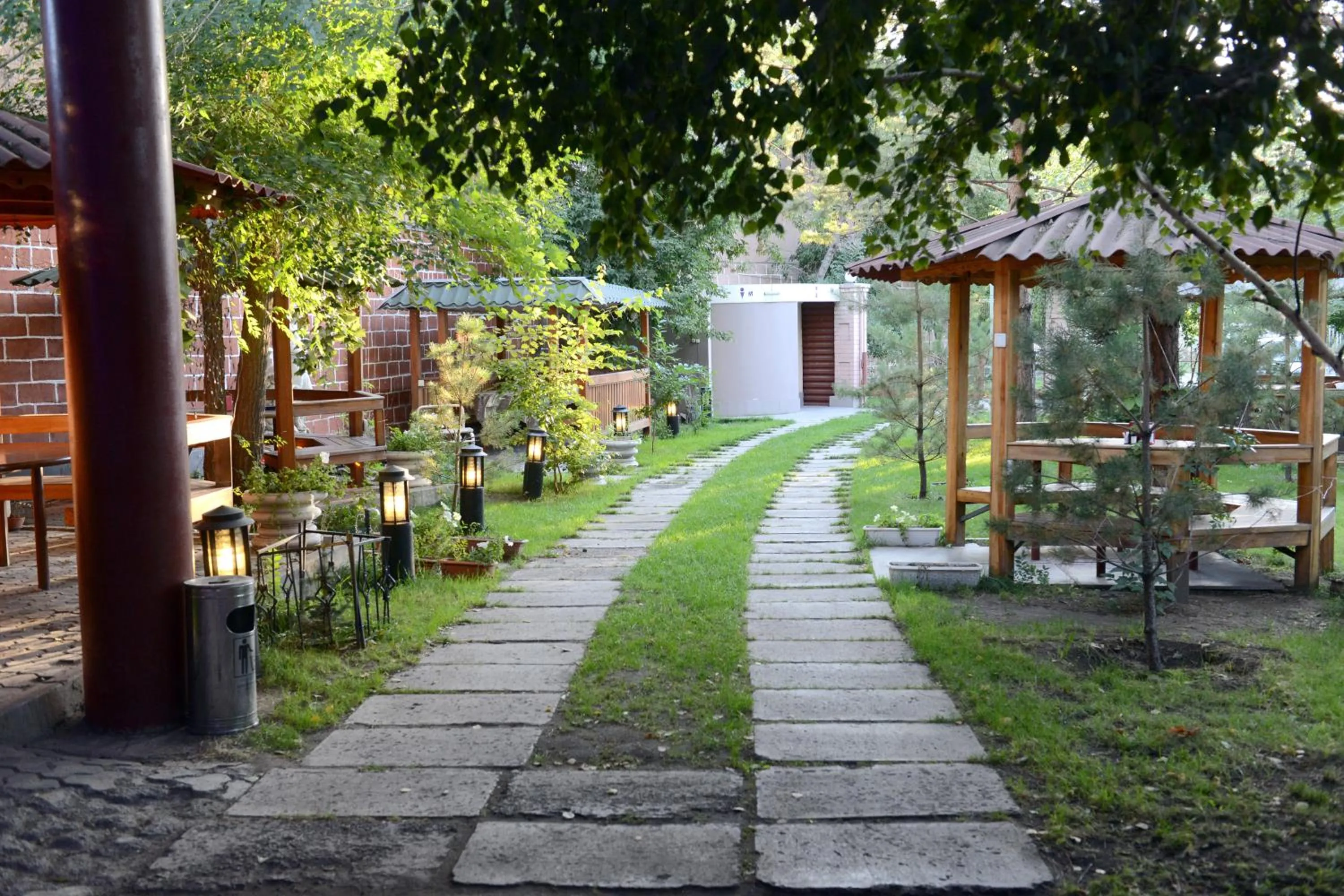 Restaurant/places to eat in Dvin Hotel