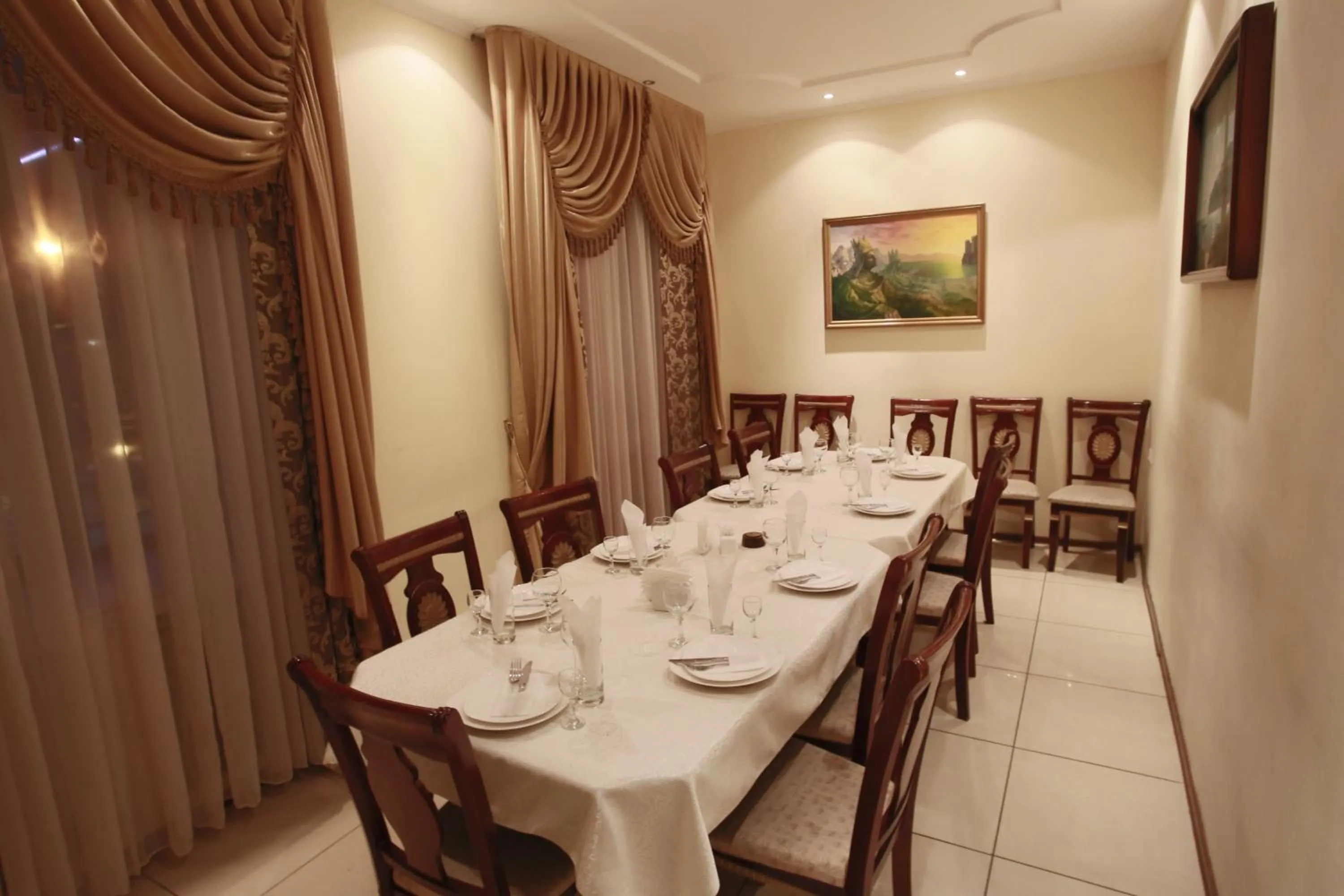 Restaurant/places to eat in Dvin Hotel