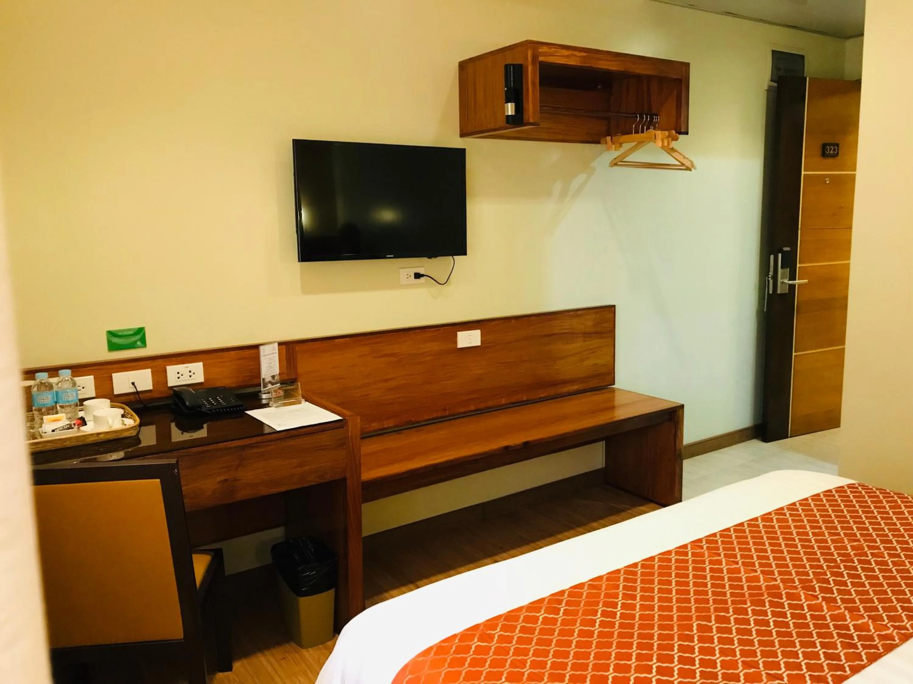 TV and multimedia, Bed in Coron Soleil Express Hotel