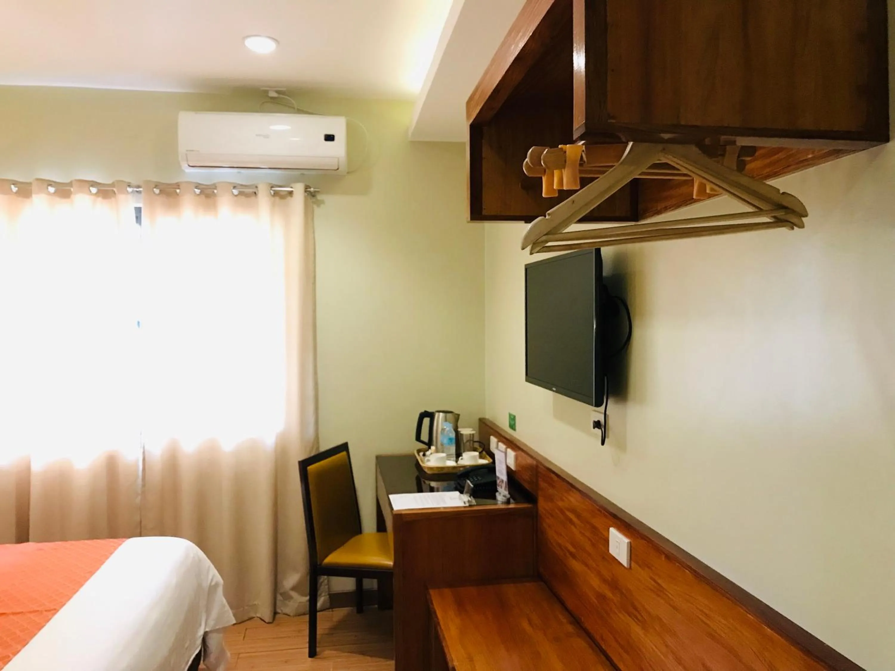 TV and multimedia, Bed in Coron Soleil Express Hotel