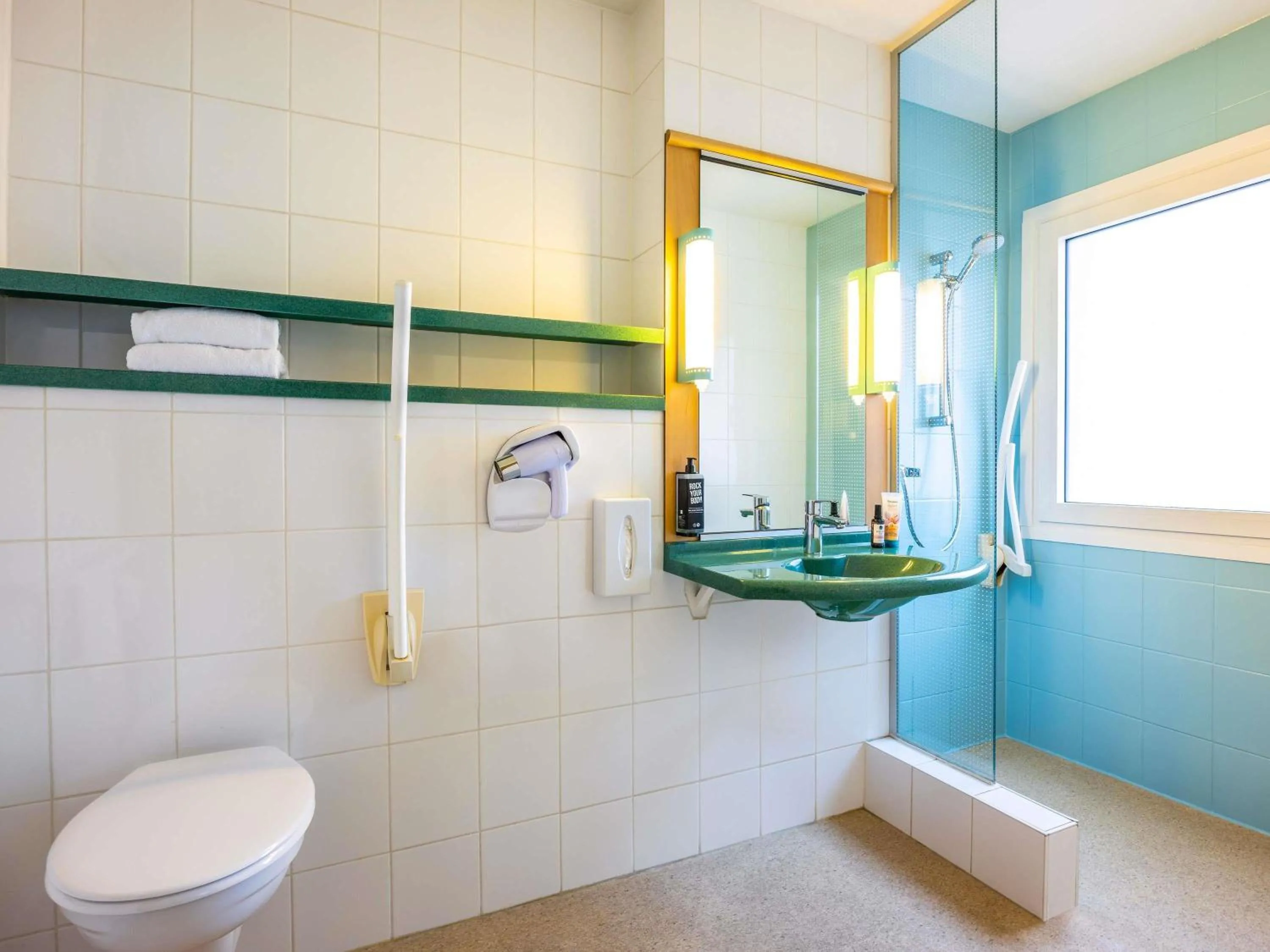 Bedroom in ibis Antwerpen Centrum