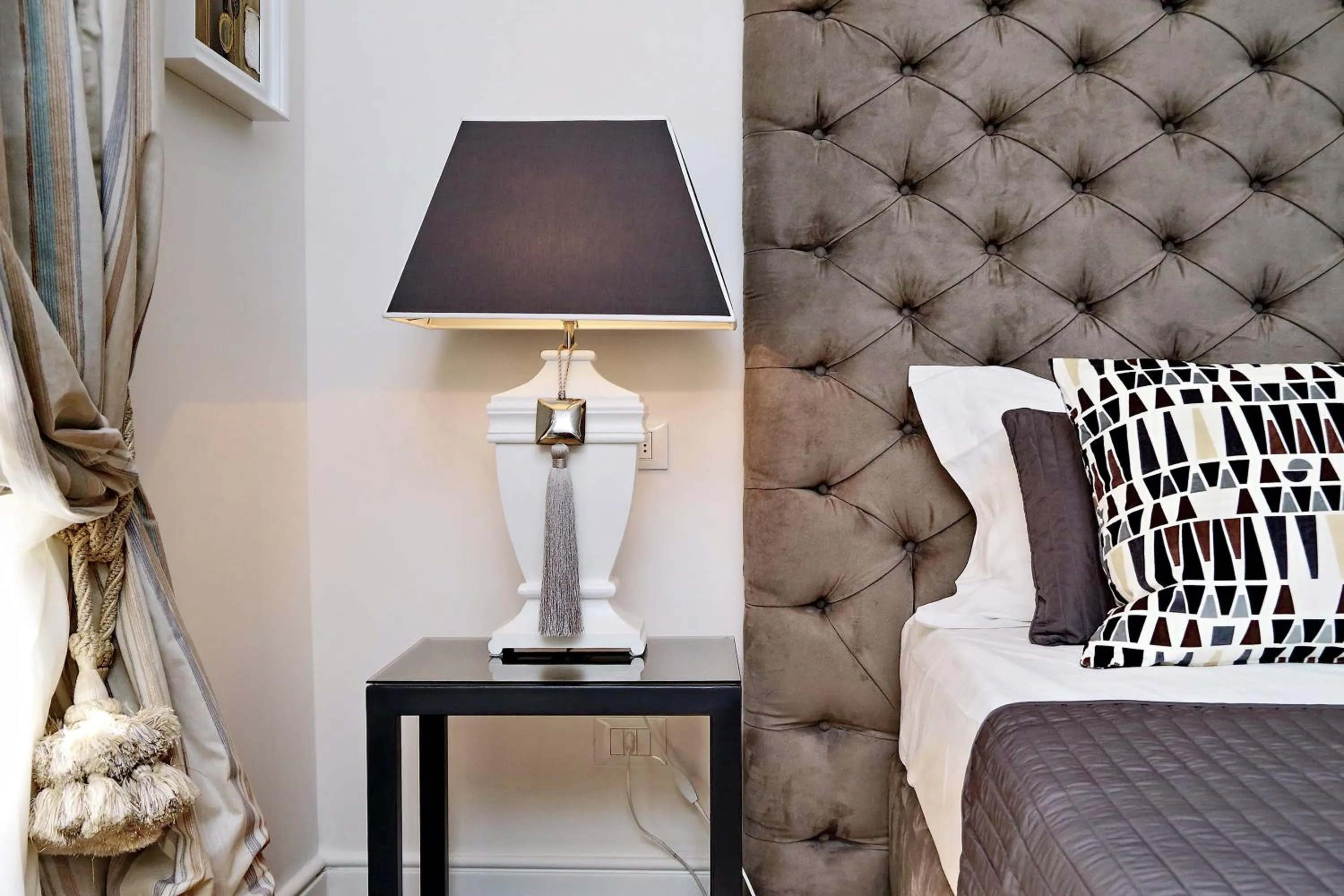 Bedroom, Bed in Vatican Chic B&B