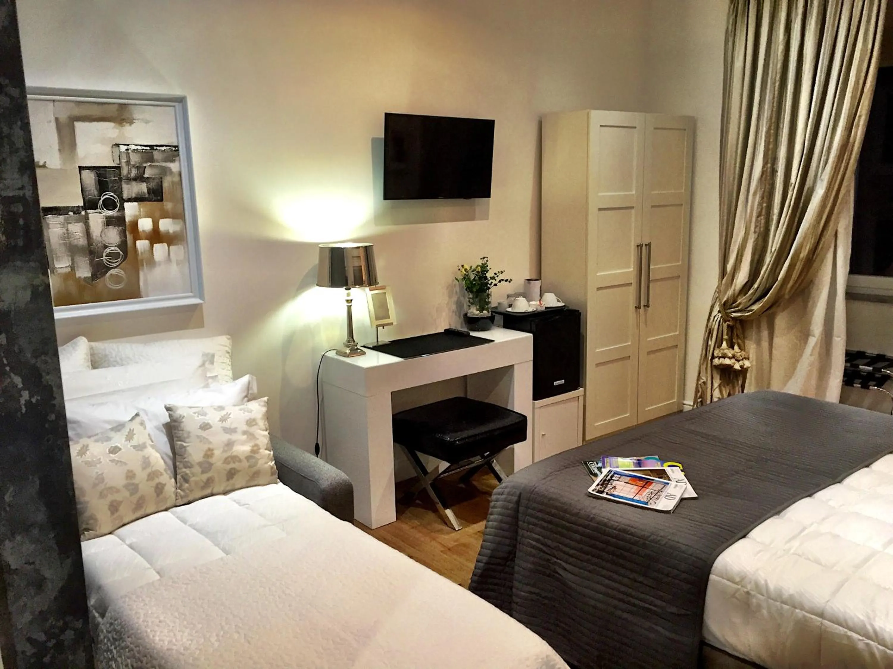 Bedroom, Bed in Vatican Chic B&B