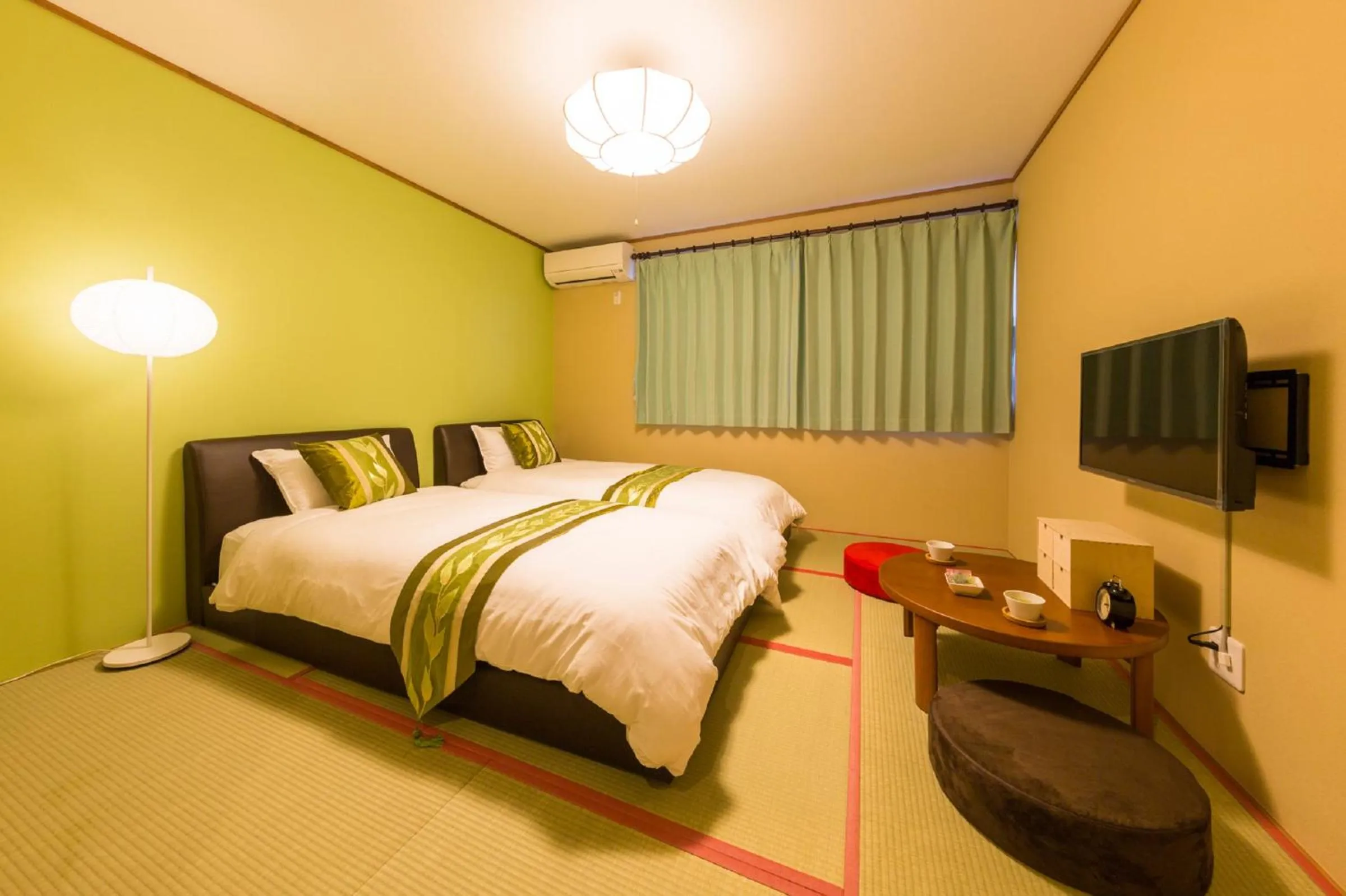 Photo of the whole room, Bed in Hanaingen