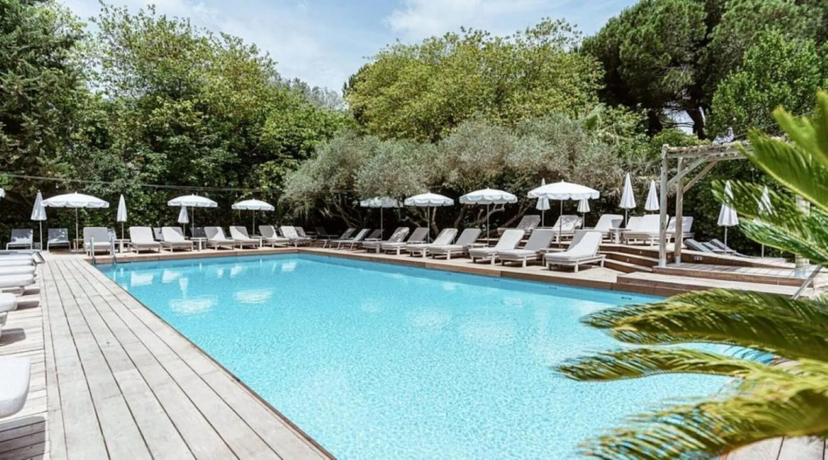 Swimming pool in Le Prose Hôtel