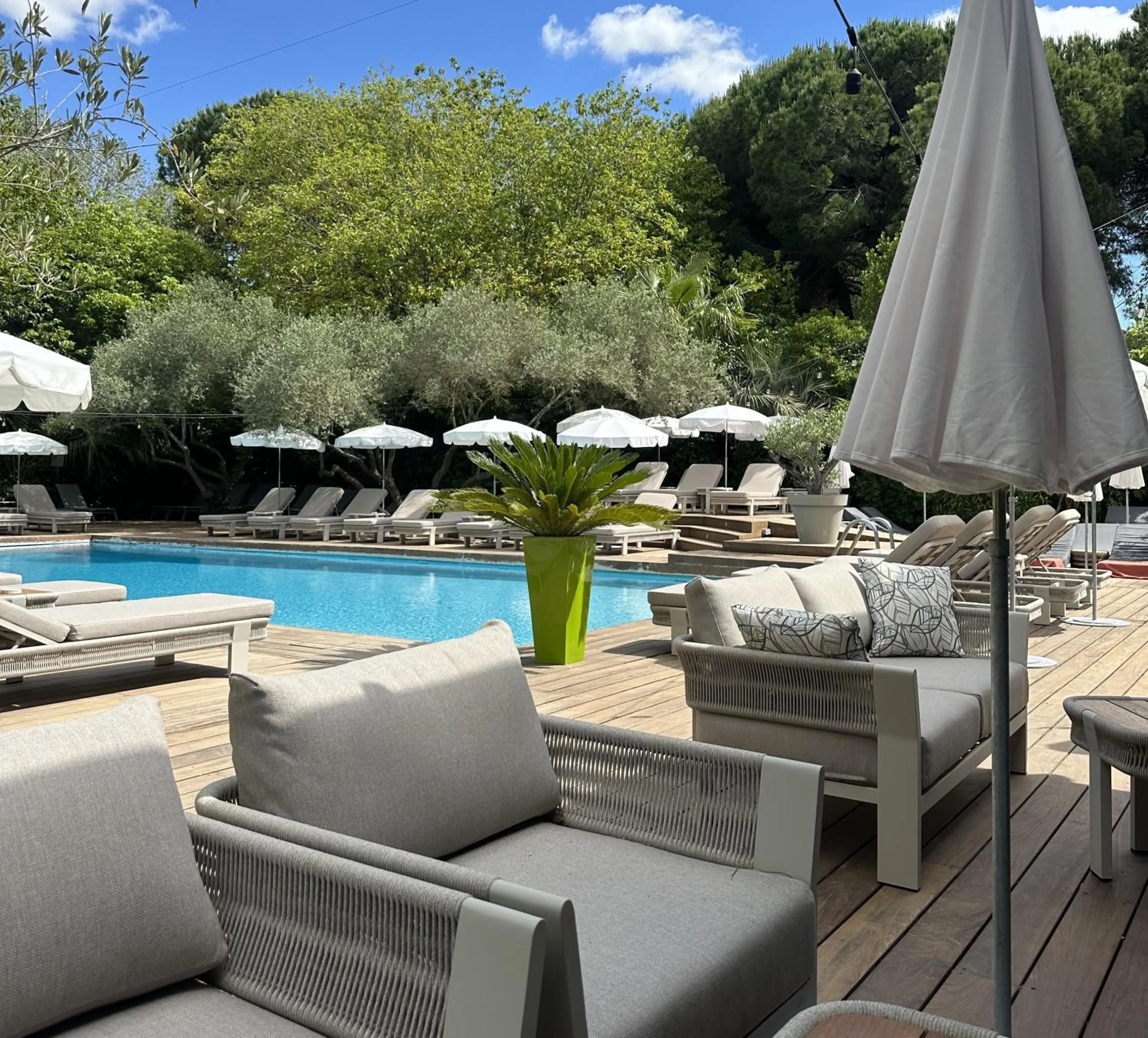 Swimming pool in Le Prose Hôtel