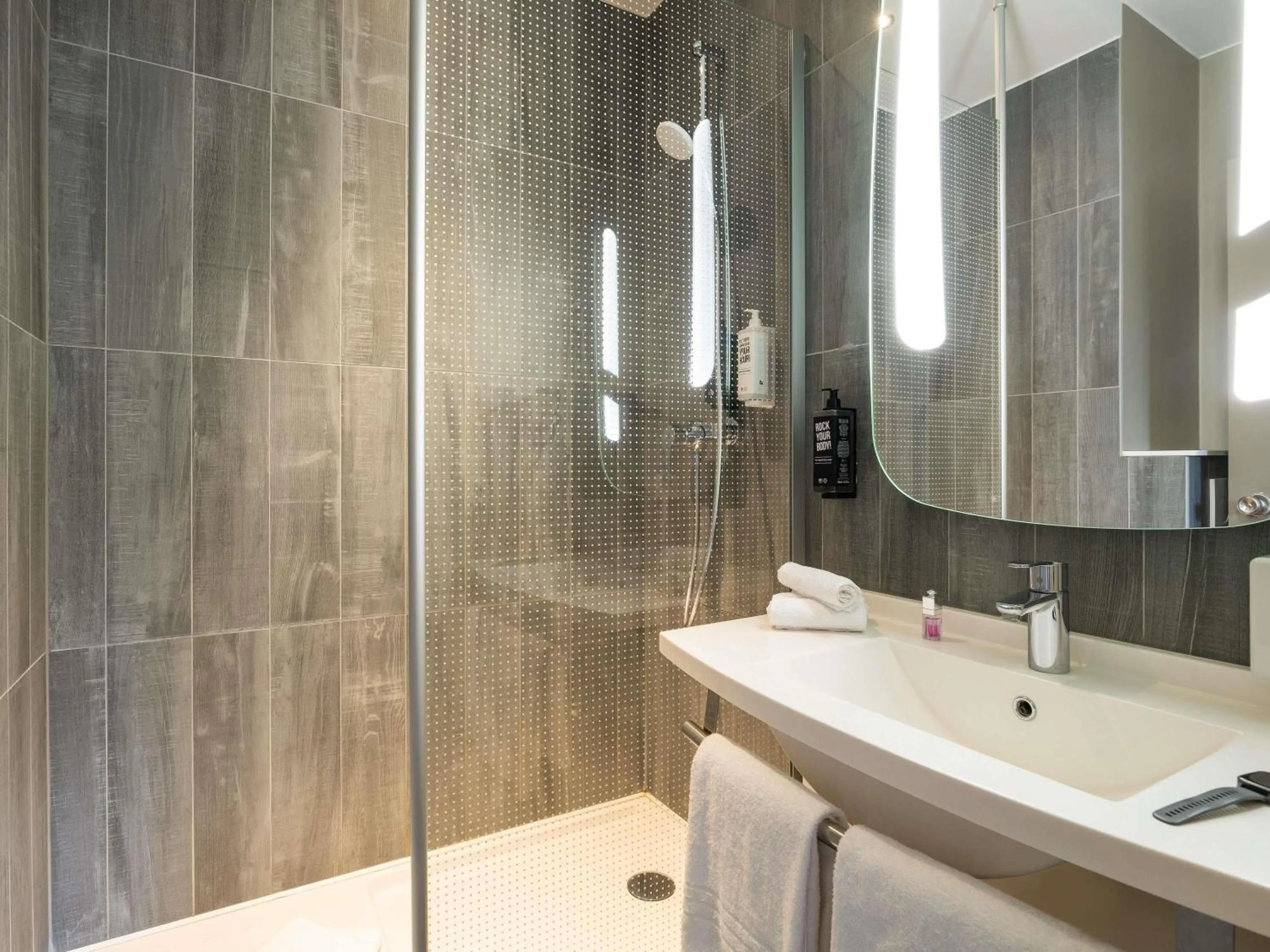 Bedroom in ibis Hotel Brussels off Grand'Place