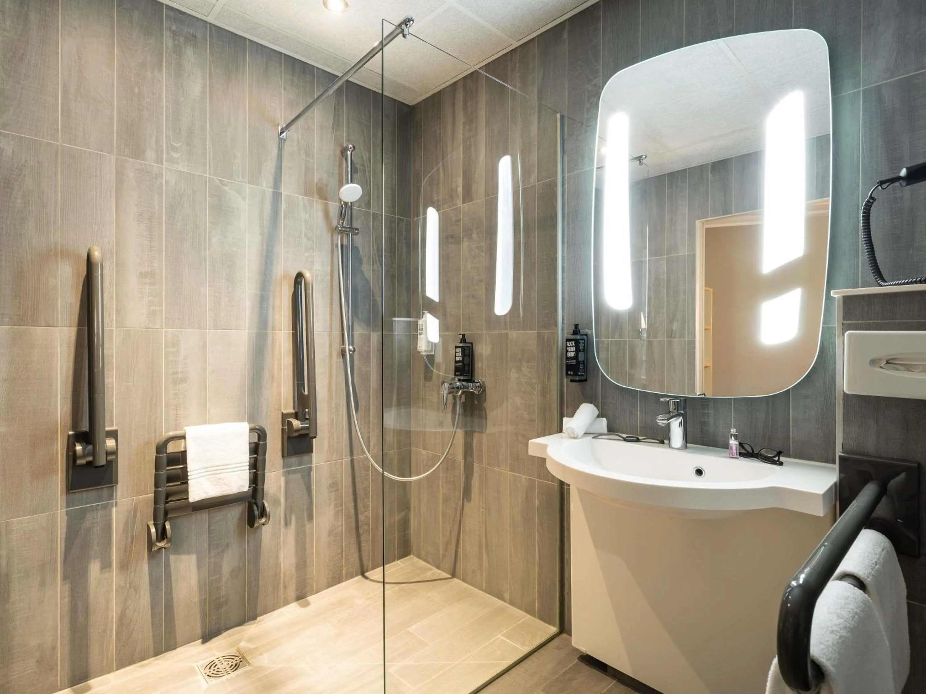 Bedroom in ibis Hotel Brussels off Grand'Place