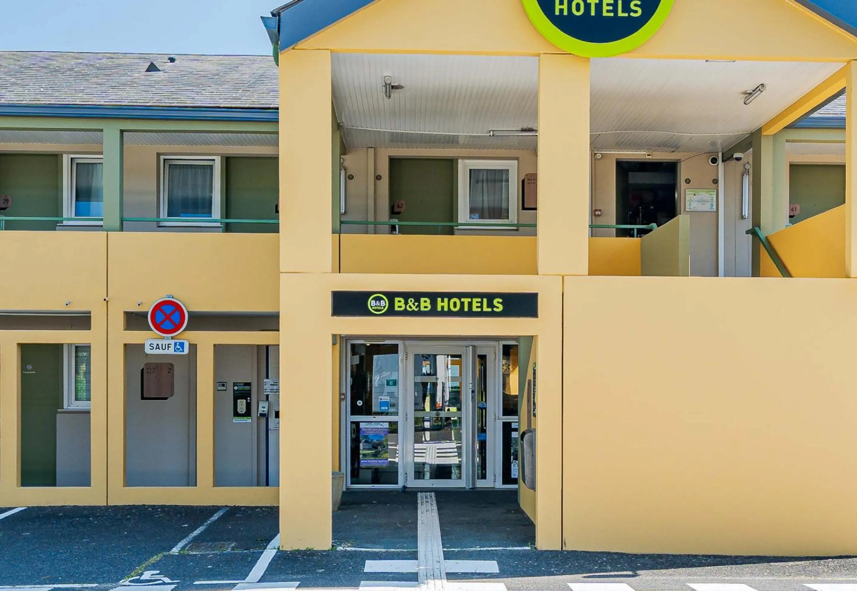 Facade/entrance in B&B HOTEL Tours Nord 1 Val de Loire