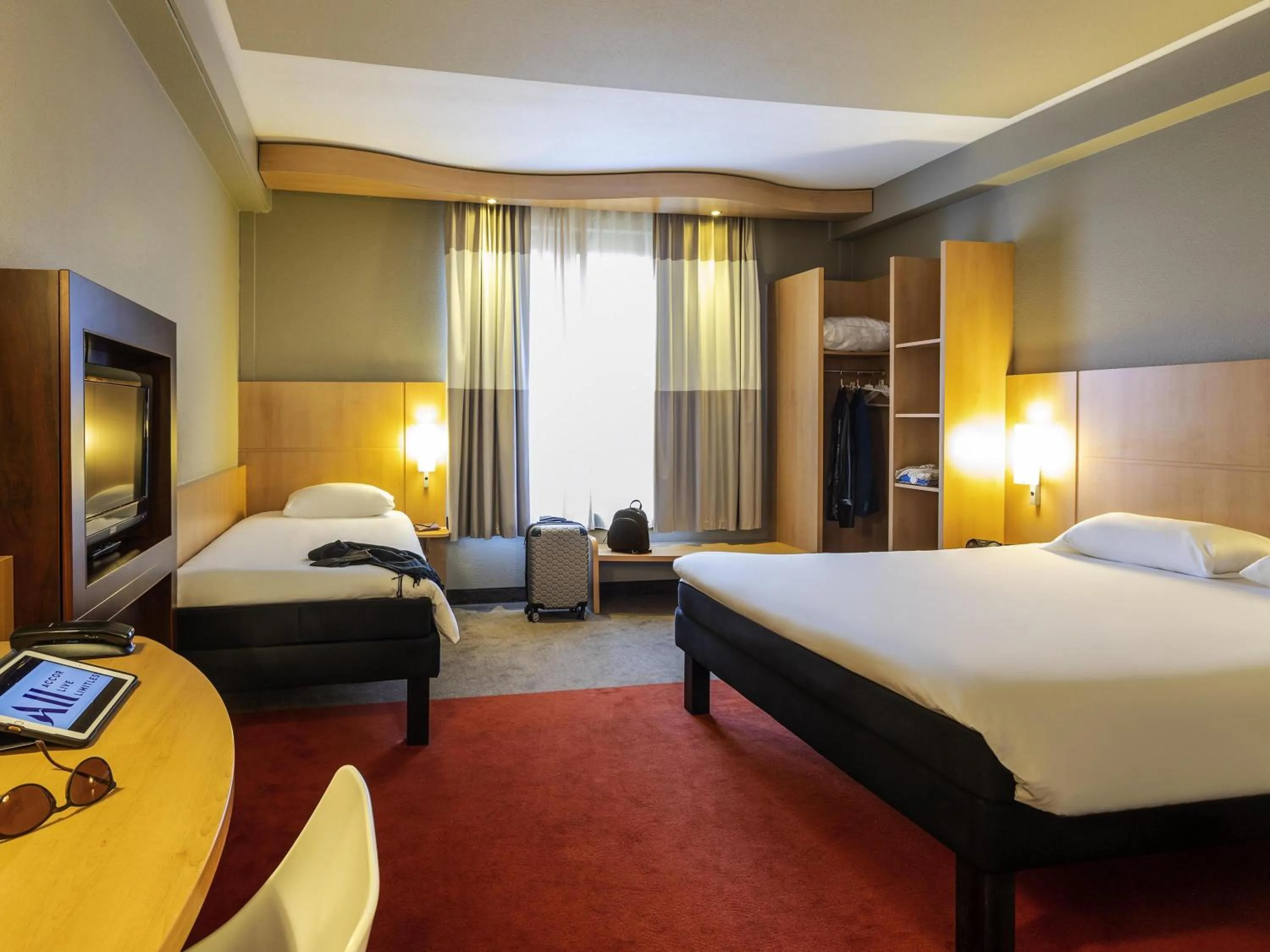 Bedroom, Bed in ibis Hotel Brussels Centre Gare du Midi