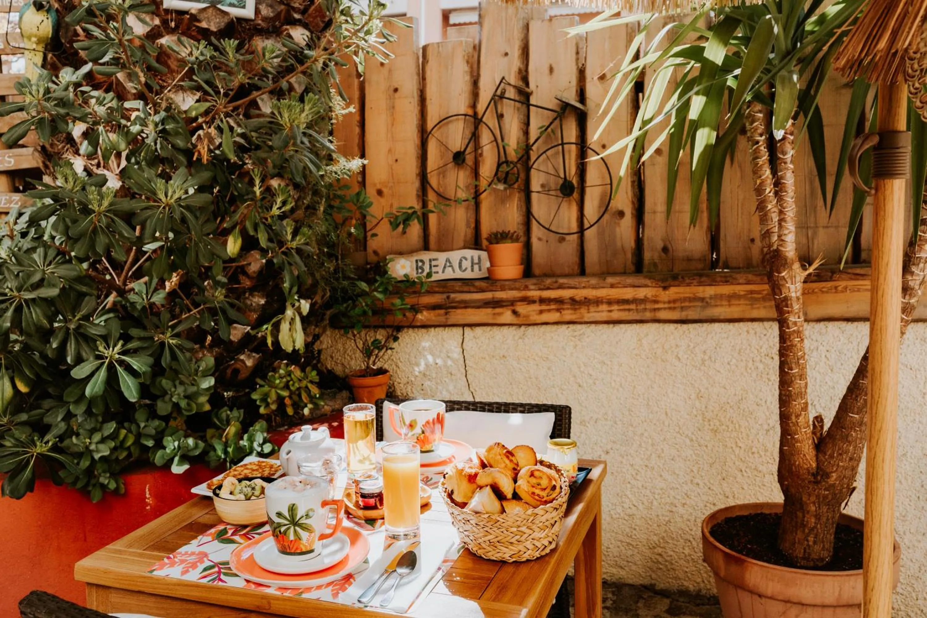 Garden in Hôtel Le Petit Castel