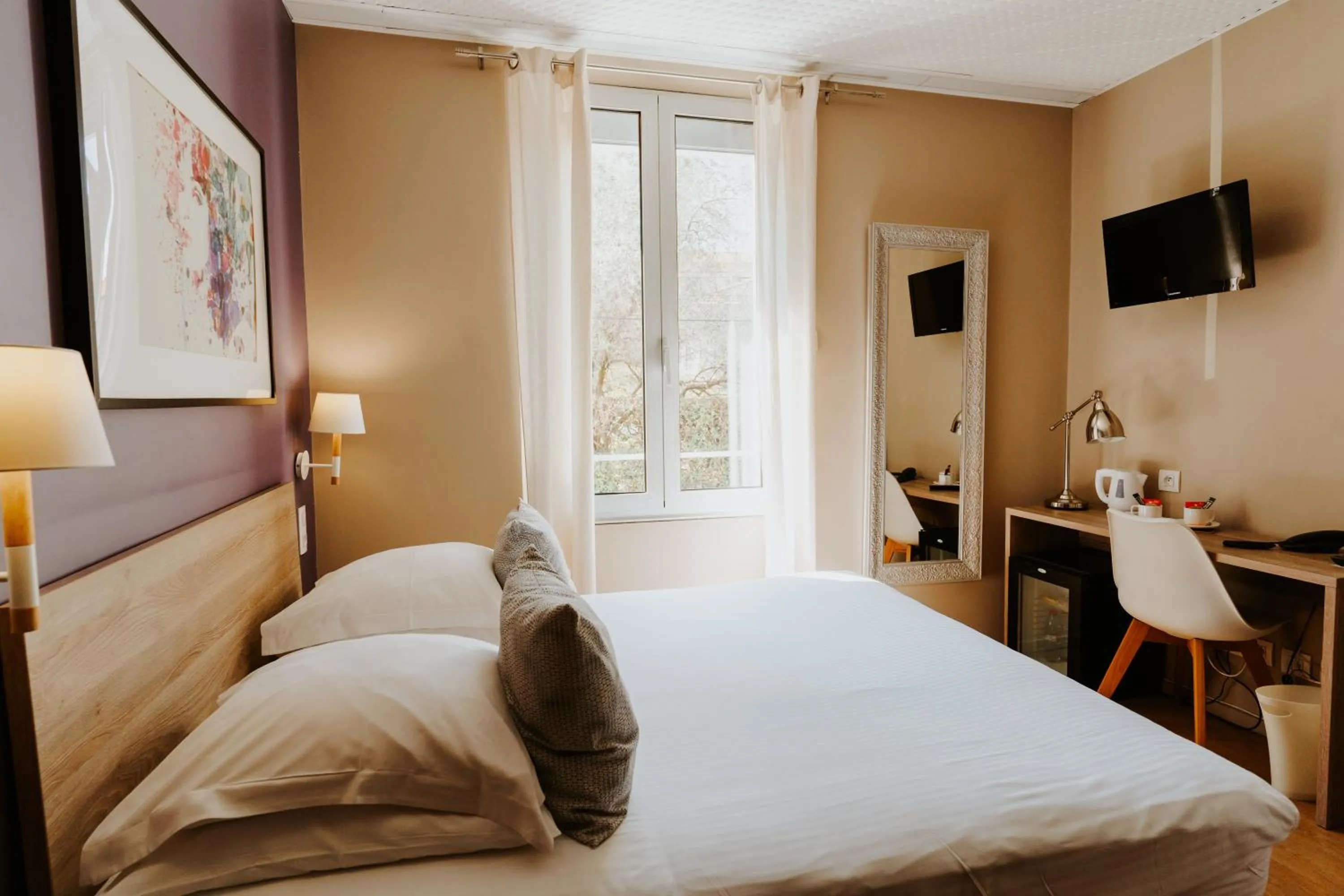 Bedroom, Bed in Hôtel Le Petit Castel