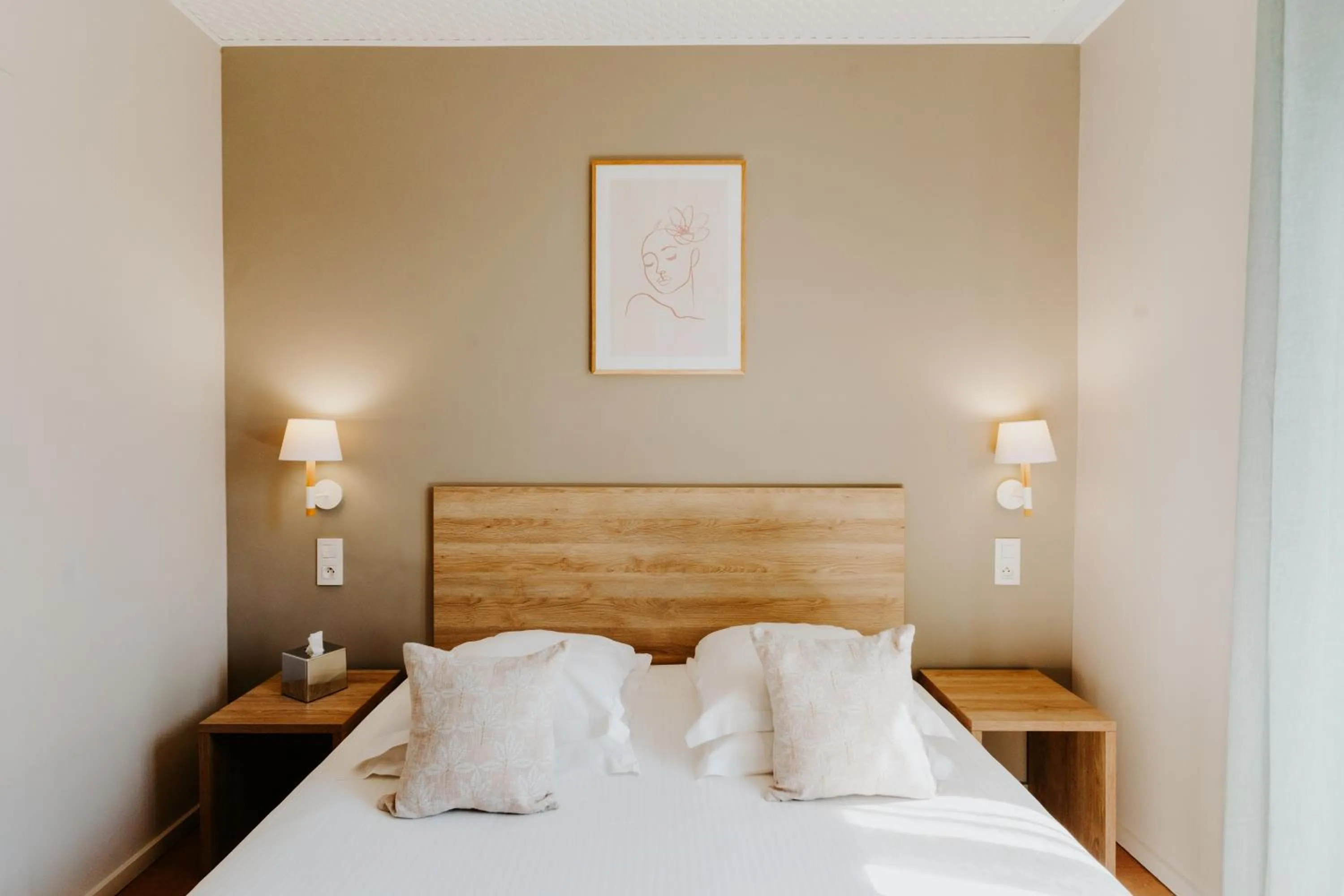 Bedroom, Bed in Hôtel Le Petit Castel