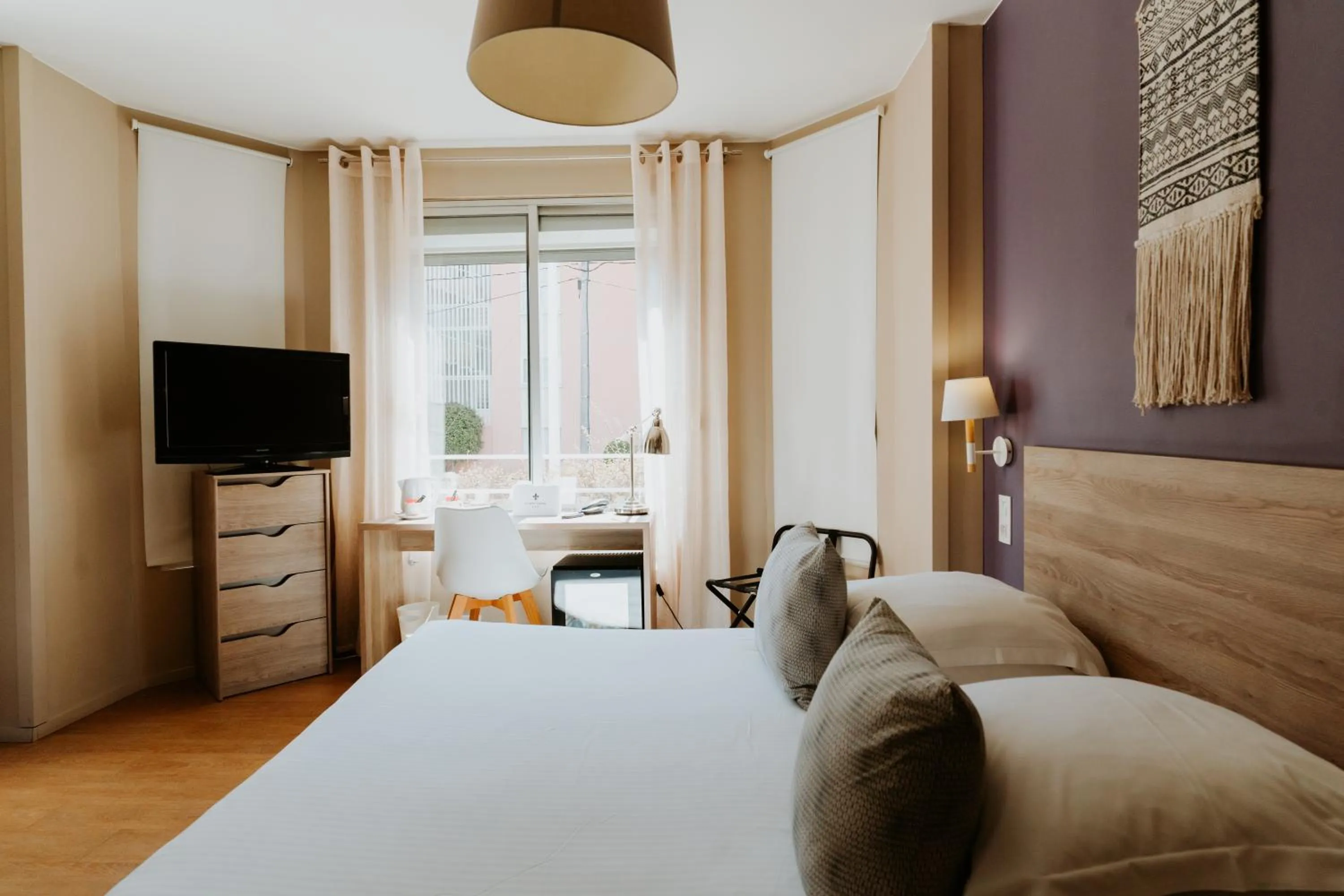 Bedroom, Bed in Hôtel Le Petit Castel