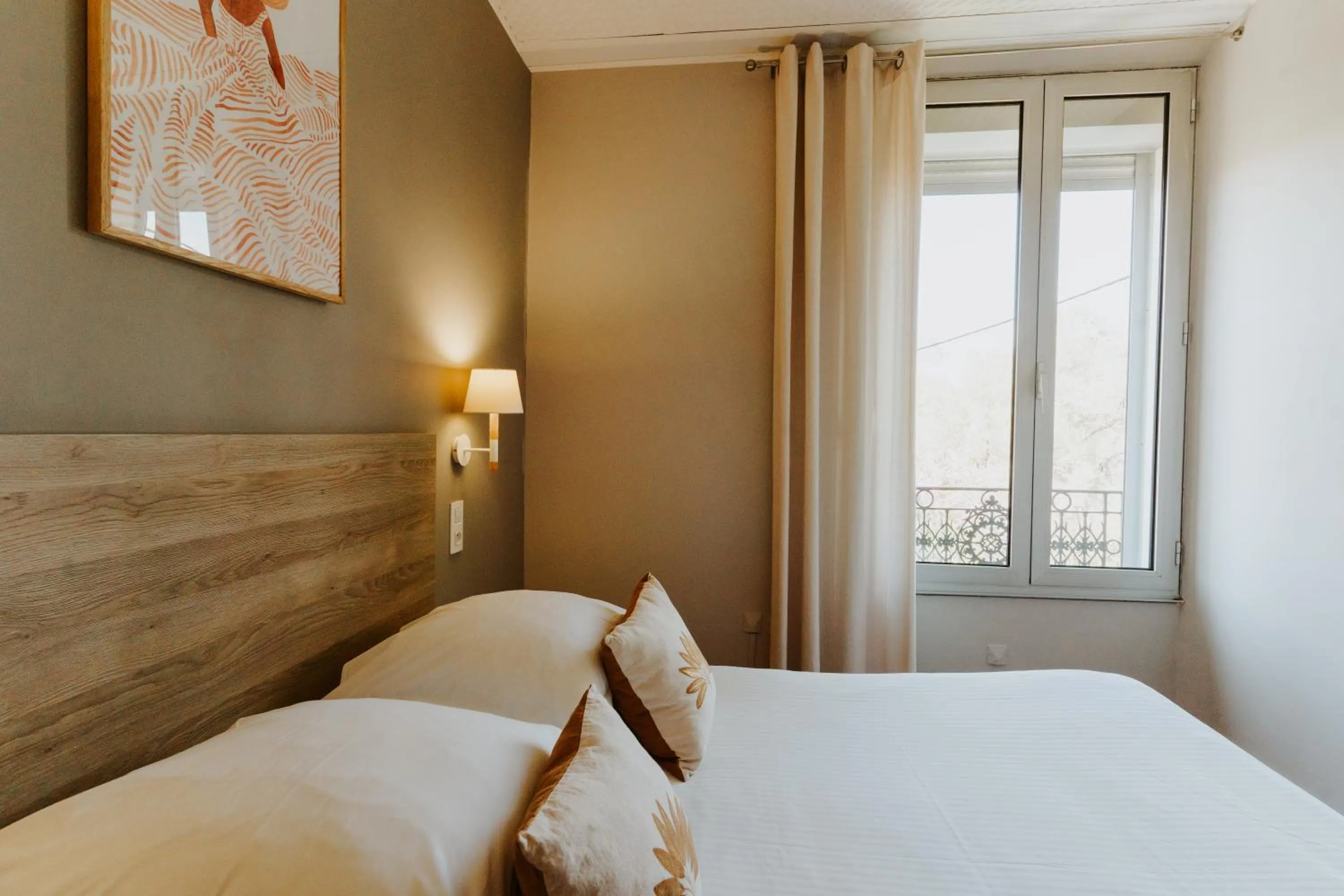 Bedroom, Bed in Hôtel Le Petit Castel