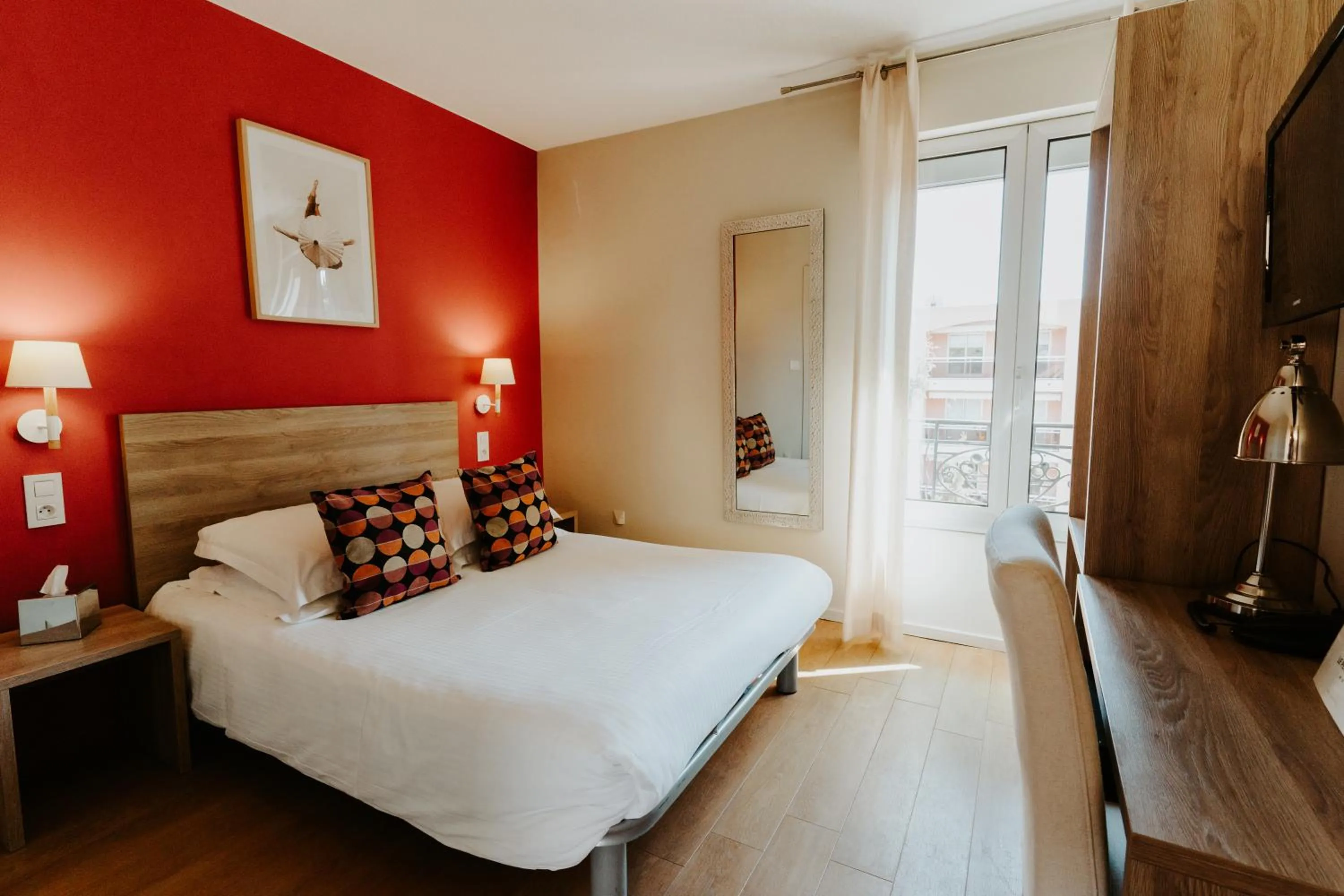 Bedroom, Bed in Hôtel Le Petit Castel