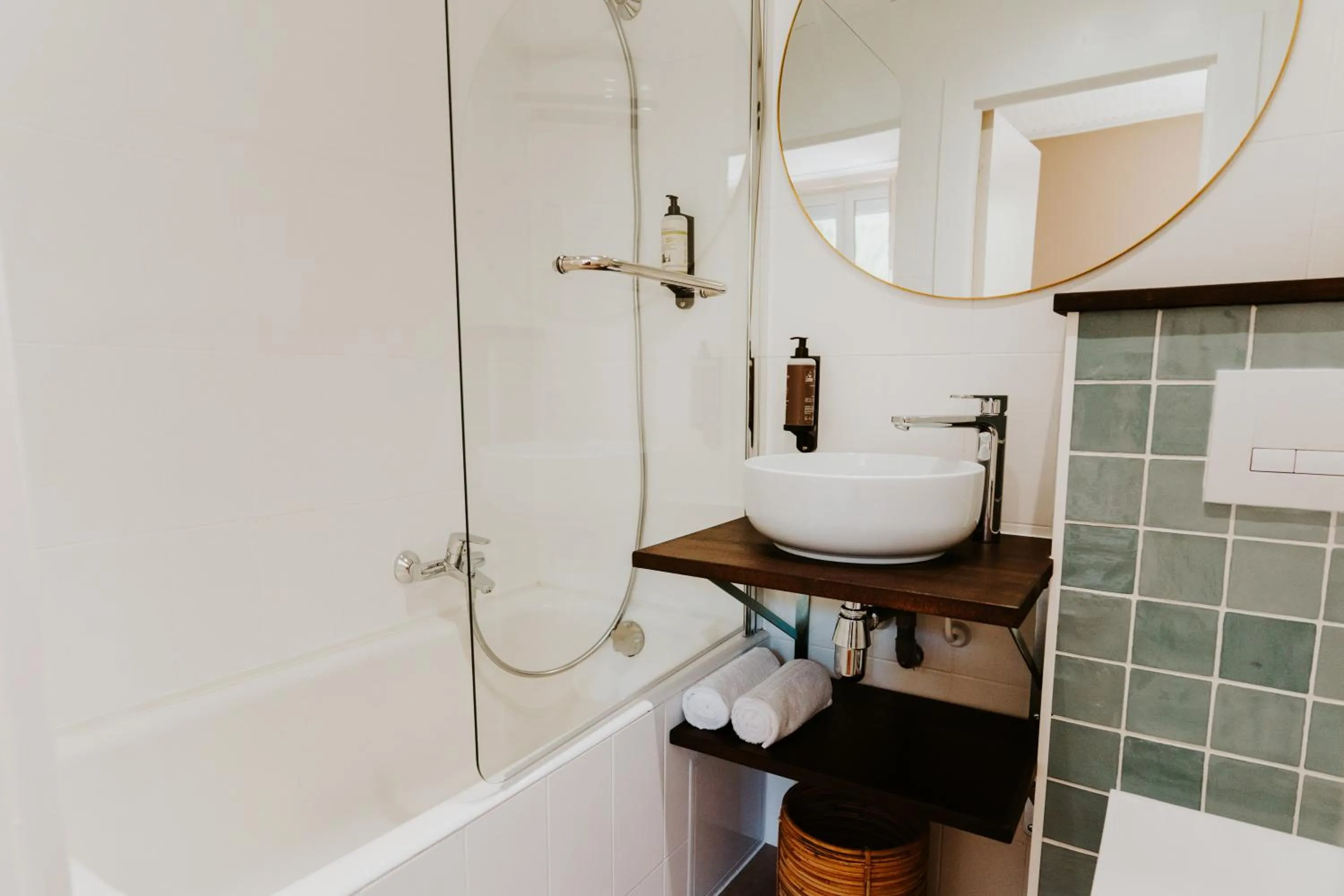 Bathroom in Hôtel Le Petit Castel