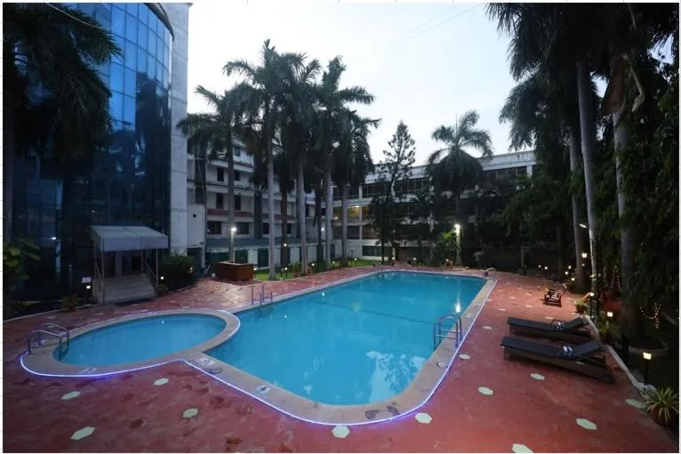 Swimming pool in SRM Hotel Maraimalai Nagar Chennai