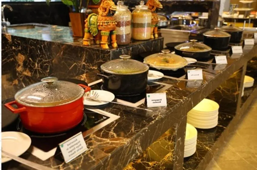 Restaurant/places to eat in SRM Hotel Maraimalai Nagar Chennai