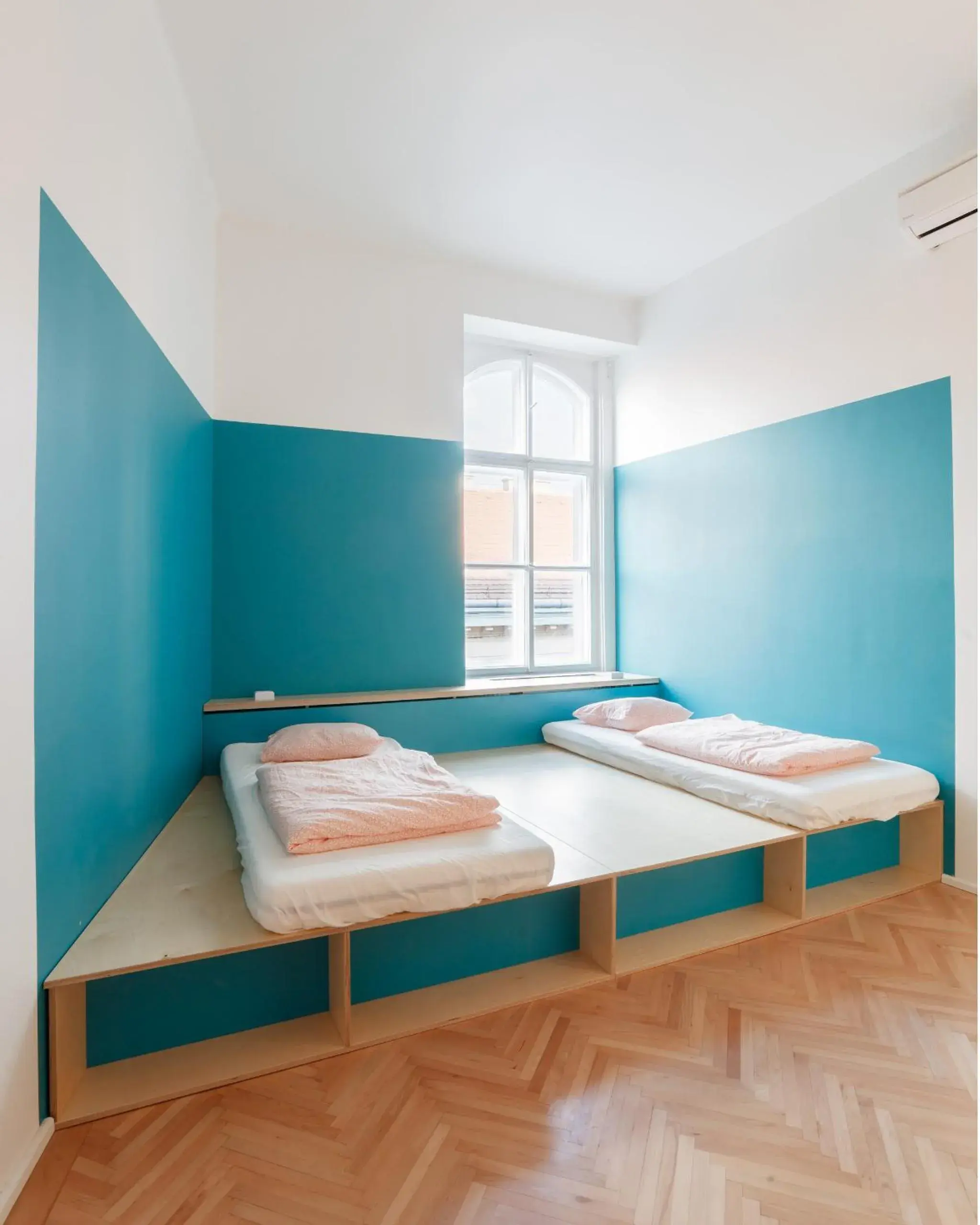 Triple Room with Private Bathroom in Flow Spaces Triple Room with Private Bathroom in Flow Spaces