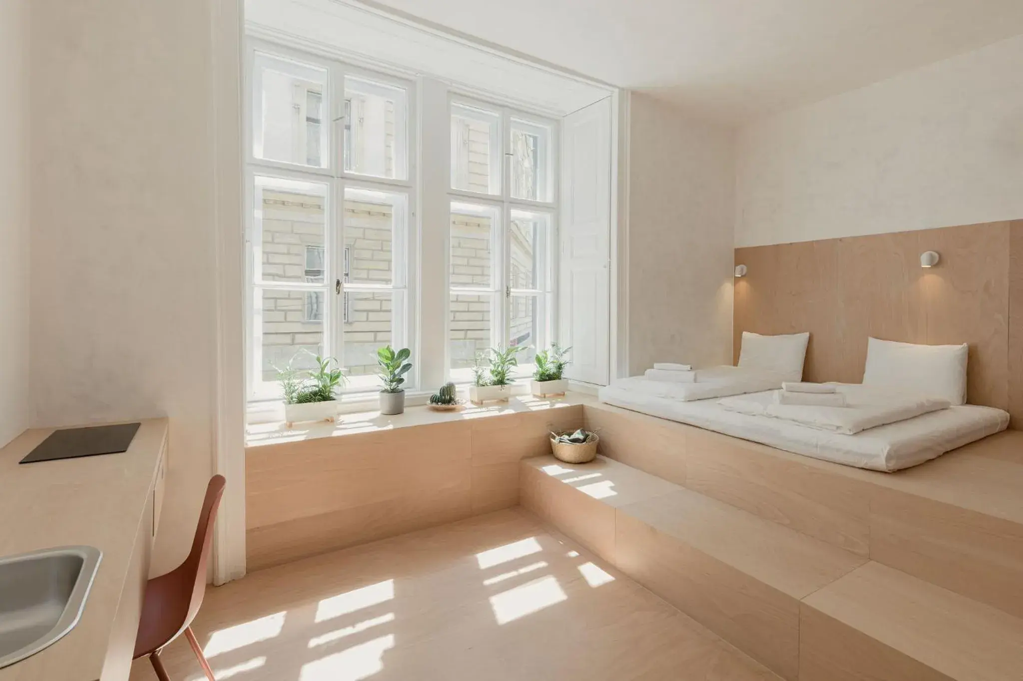 Superior Studio in Flow Spaces Superior Studio in Flow Spaces