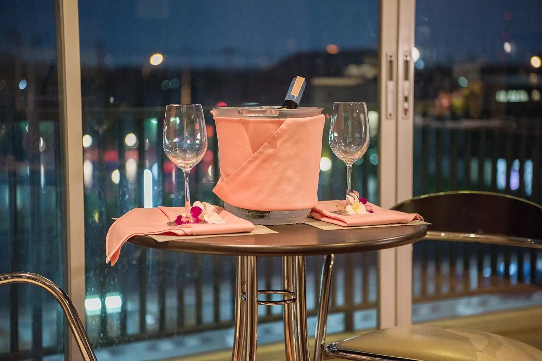 Alcoholic drinks in The Cotai Luxury Design Hotel