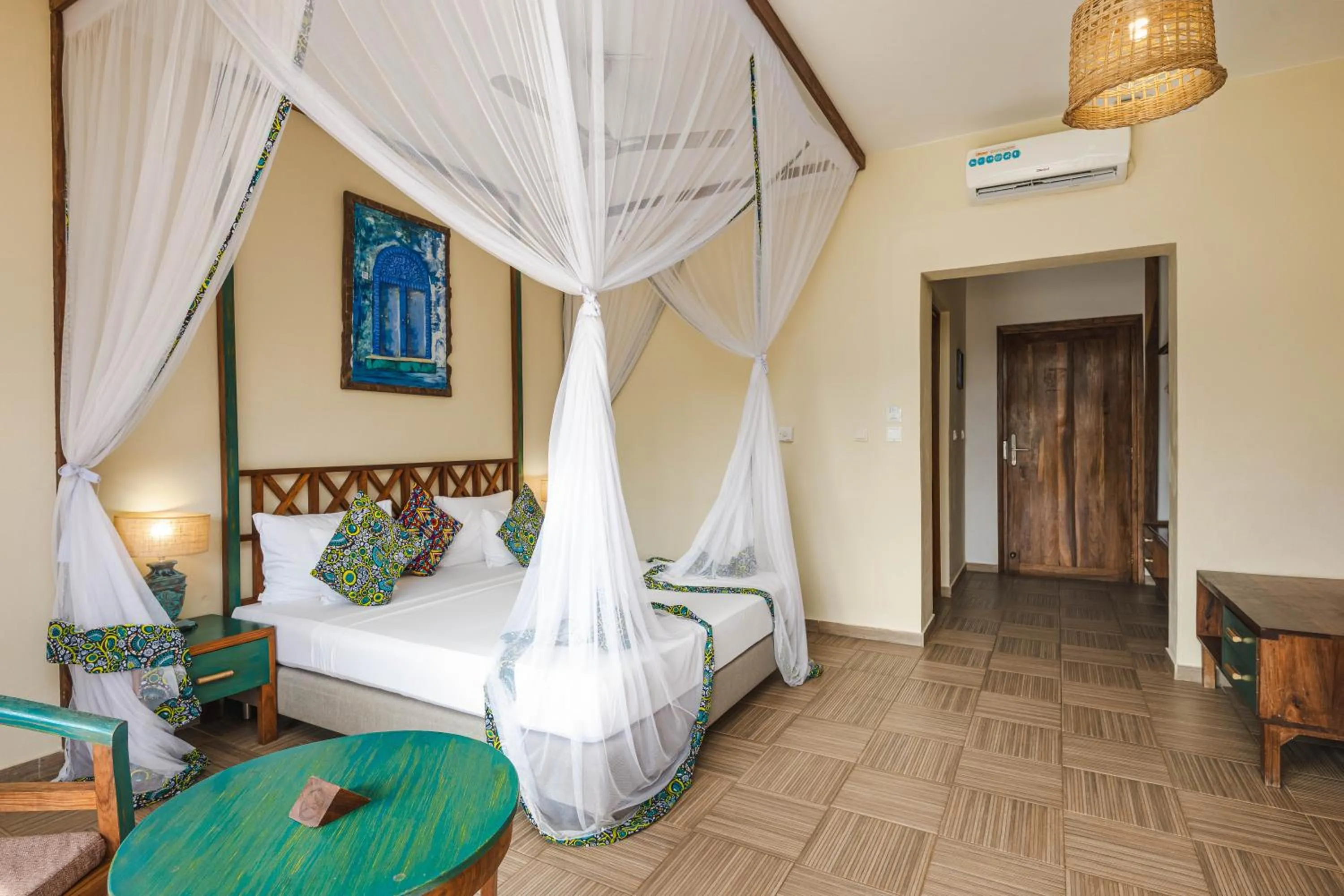 Photo of the whole room, Bed in Zanzibar Queen Hotel