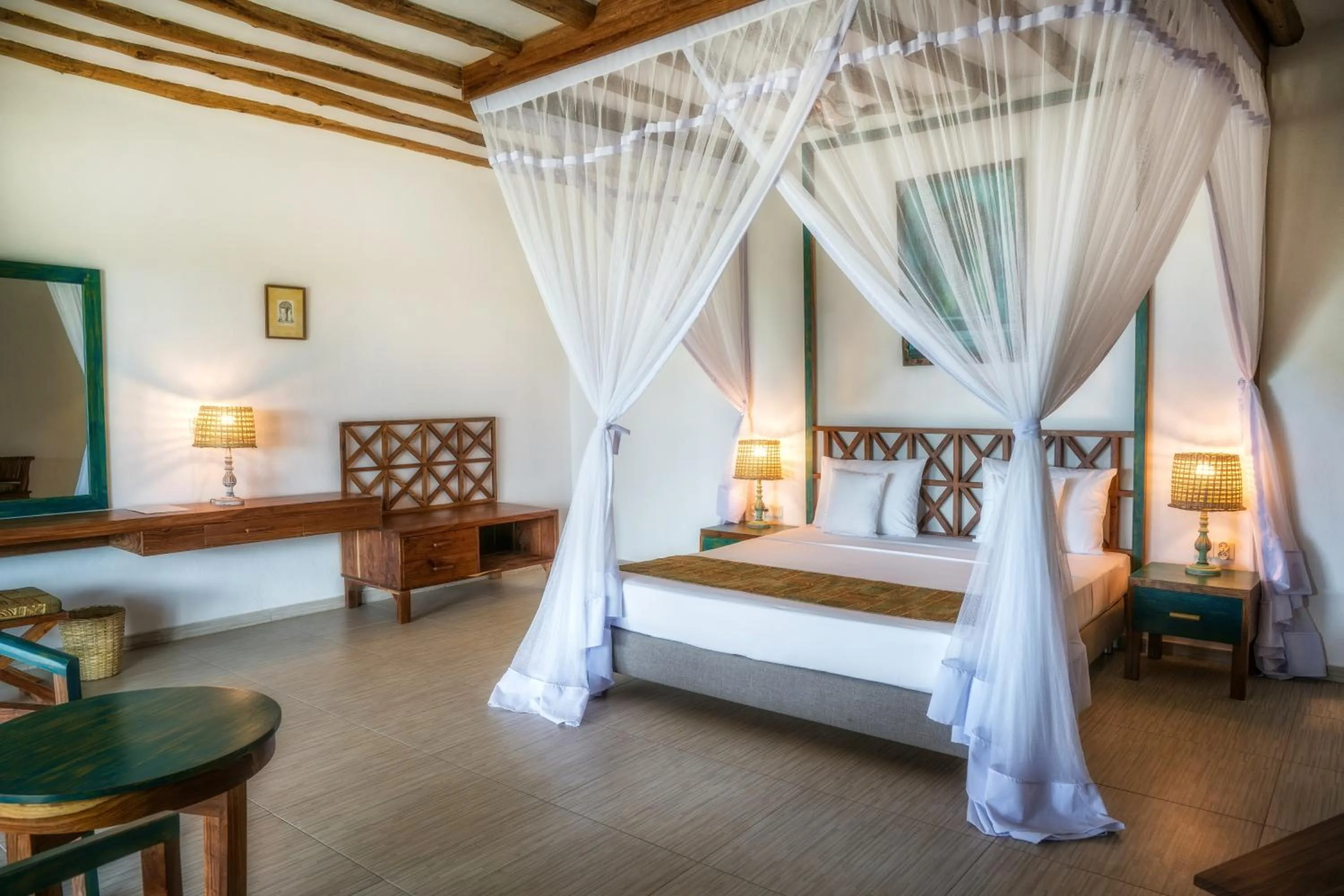 Photo of the whole room, Bed in Zanzibar Queen Hotel