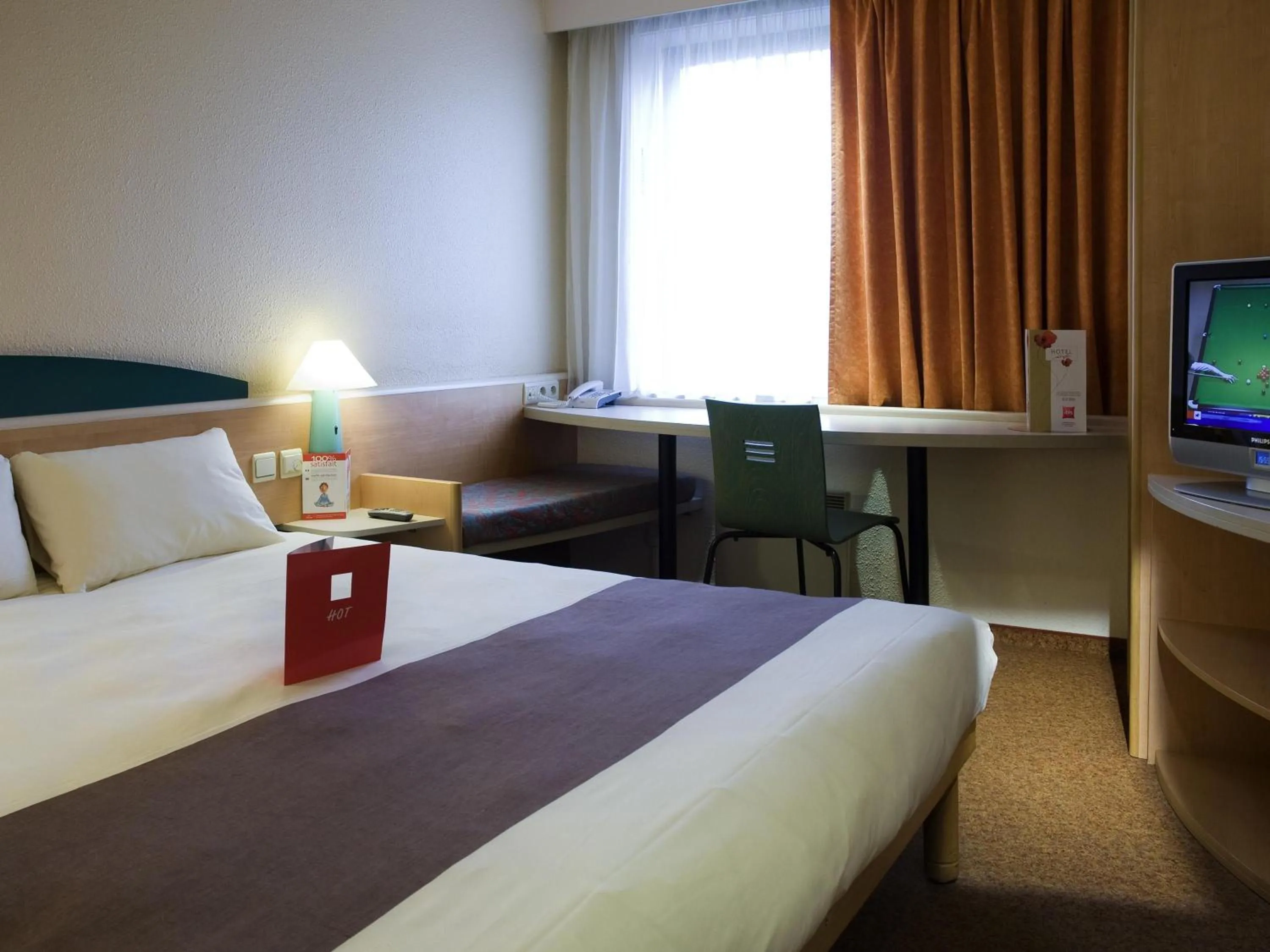 Bedroom, Bed in ibis Hotel Brussels Airport