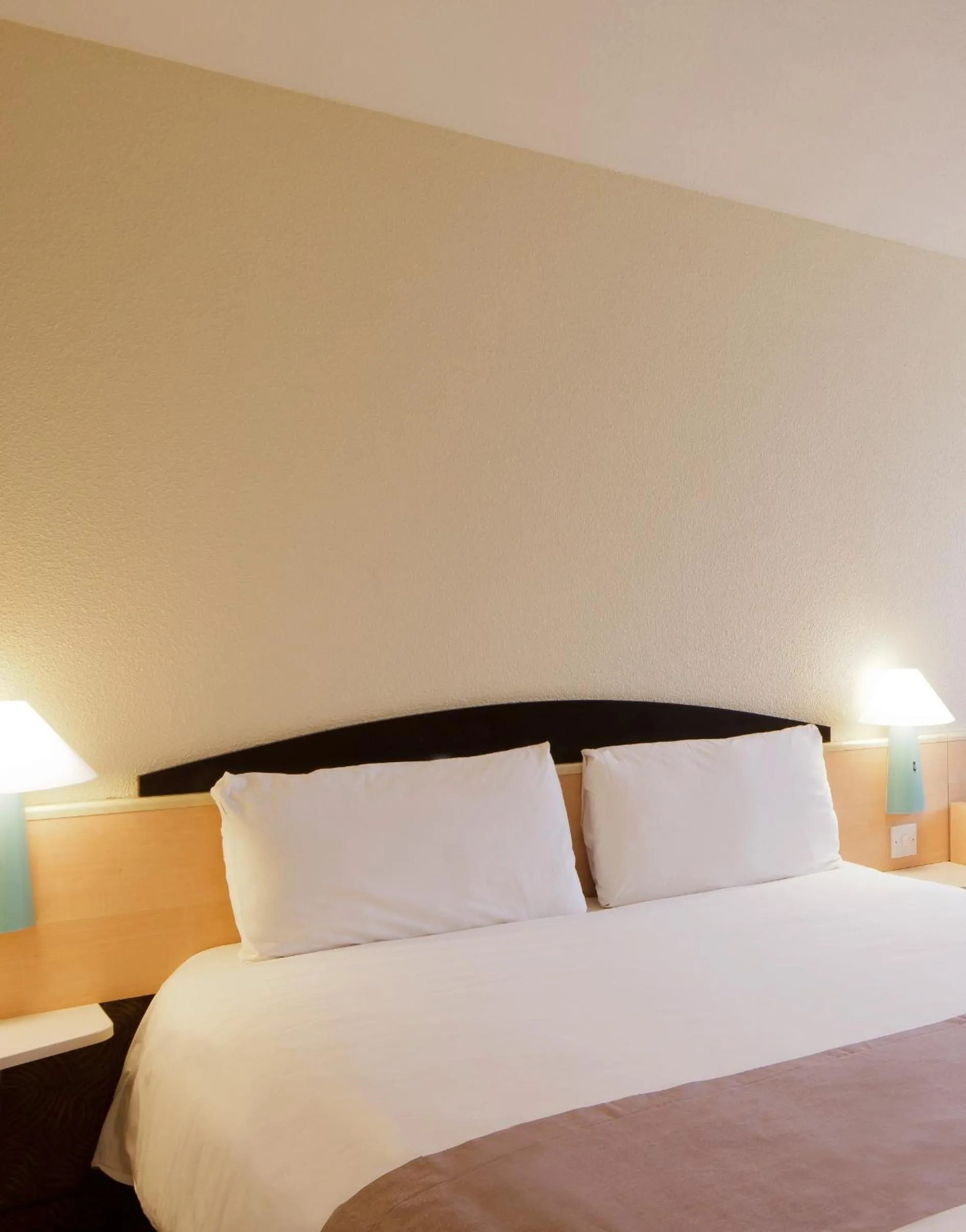 Bed in ibis Hotel Brussels Airport